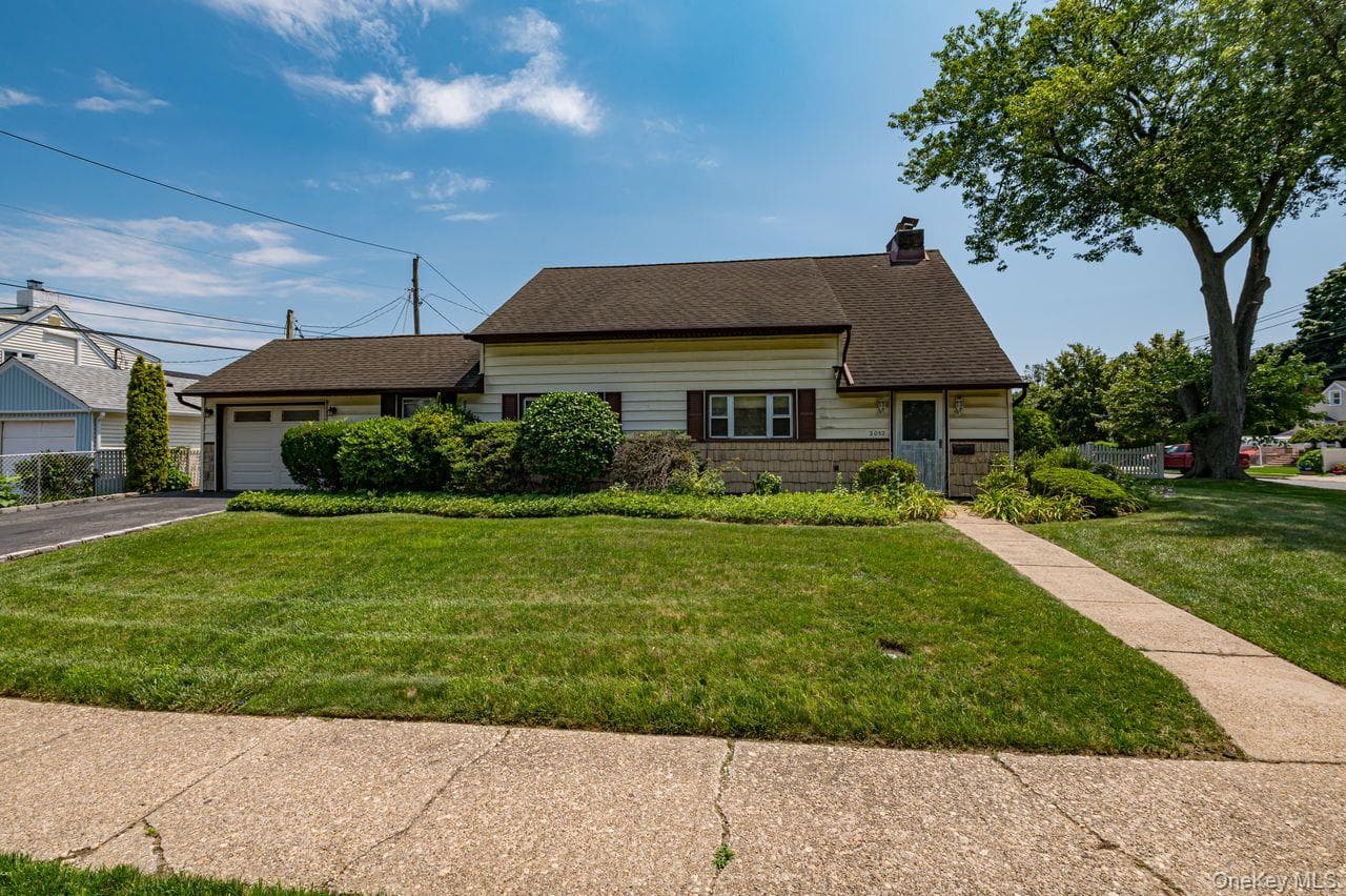 2052 Wilson Lane, East Meadow