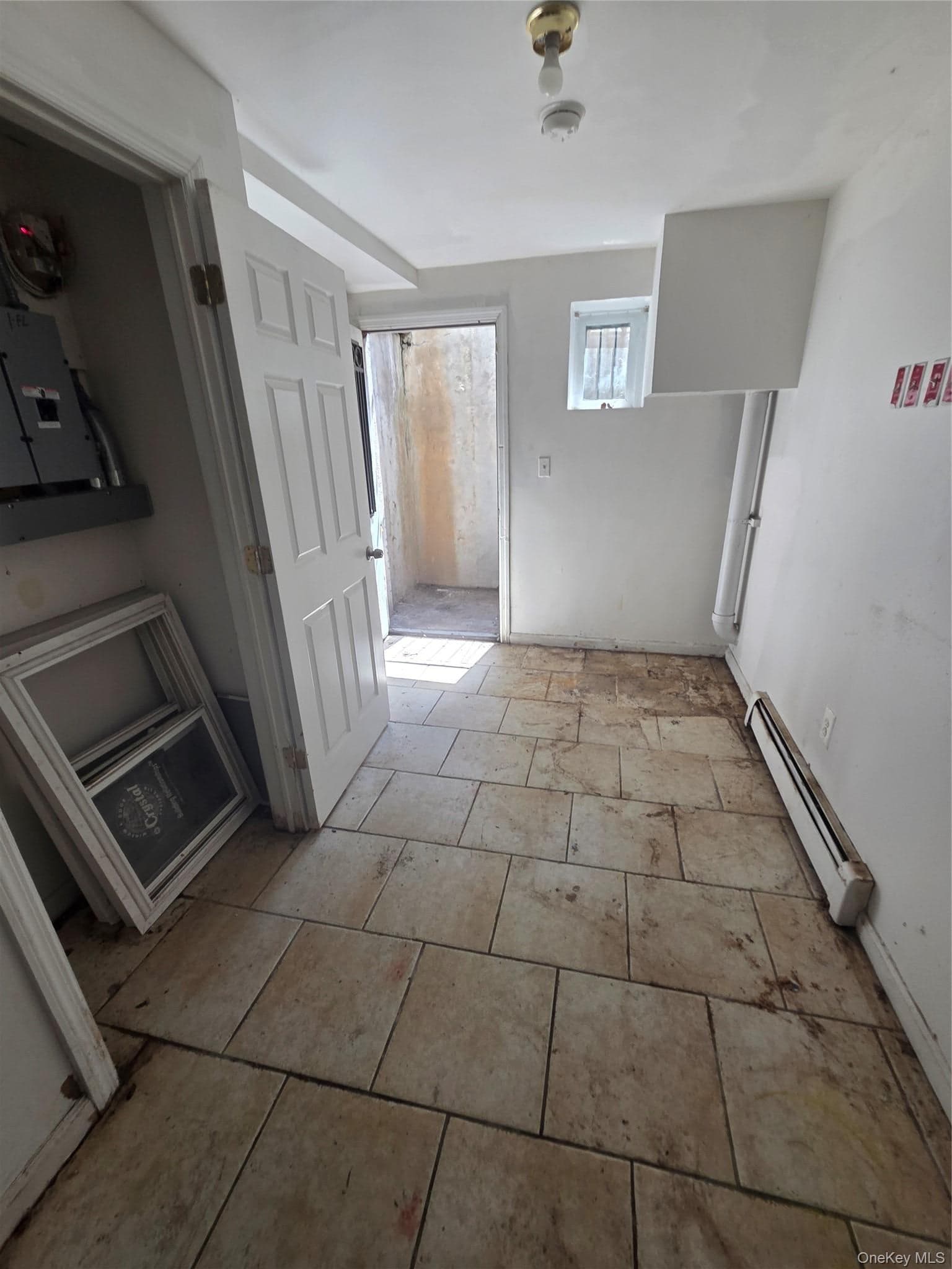 2471 B Crotona Avenue thumbnail 4