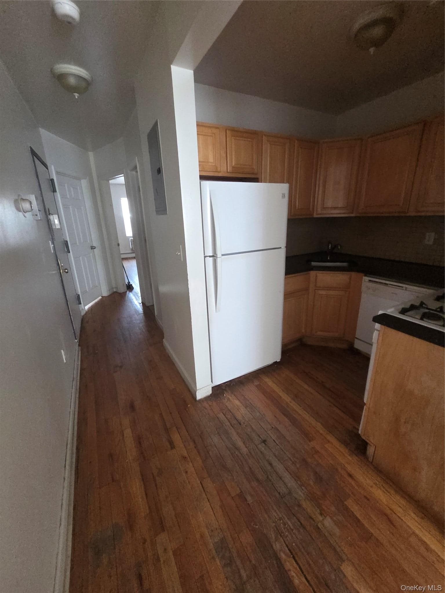 2471 B Crotona Avenue thumbnail 8