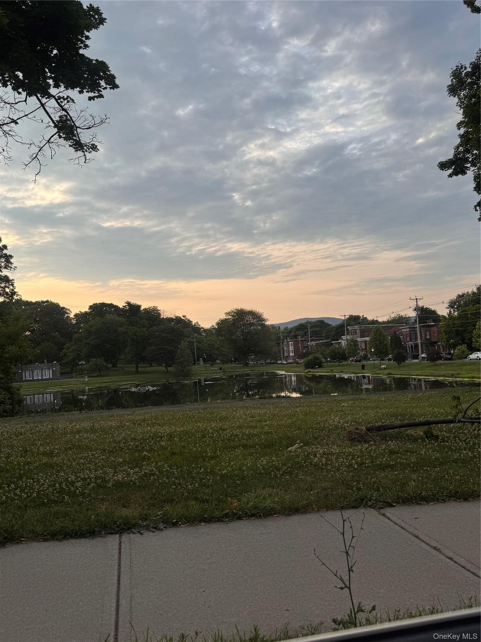 121 Robinson Avenue thumbnail 2
