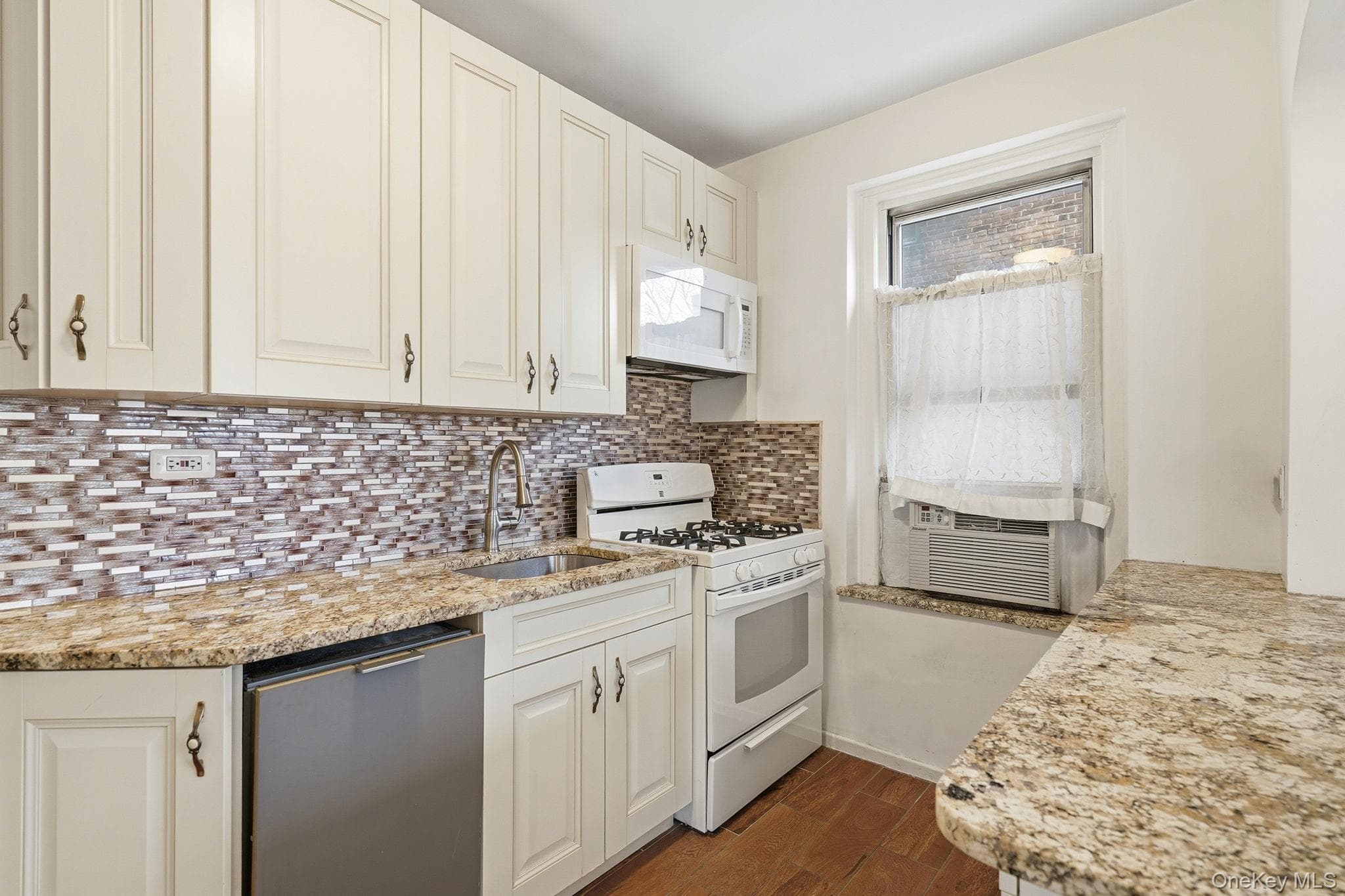 601 Pelham Parkway Unit: 106 thumbnail 18