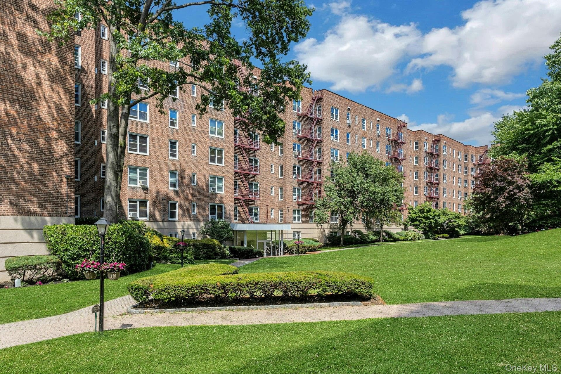 1300 Midland Avenue Unit: A30 thumbnail 2