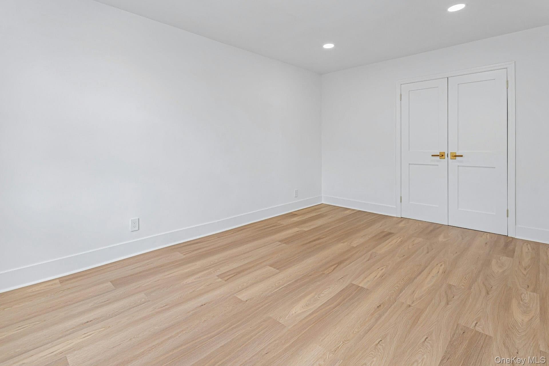 1300 Midland Avenue Unit: A30 thumbnail 20