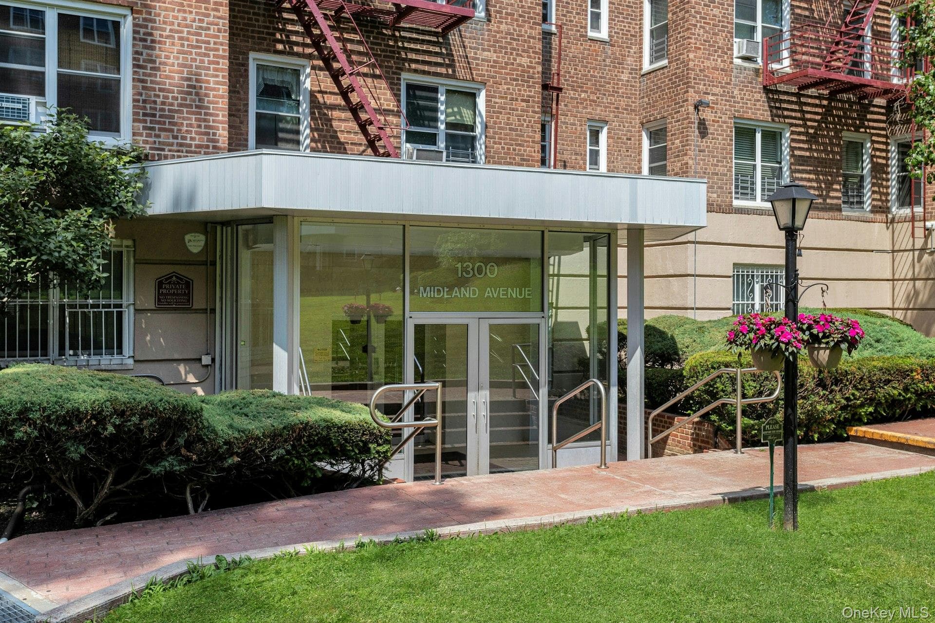 1300 Midland Avenue Unit: A30 thumbnail 3
