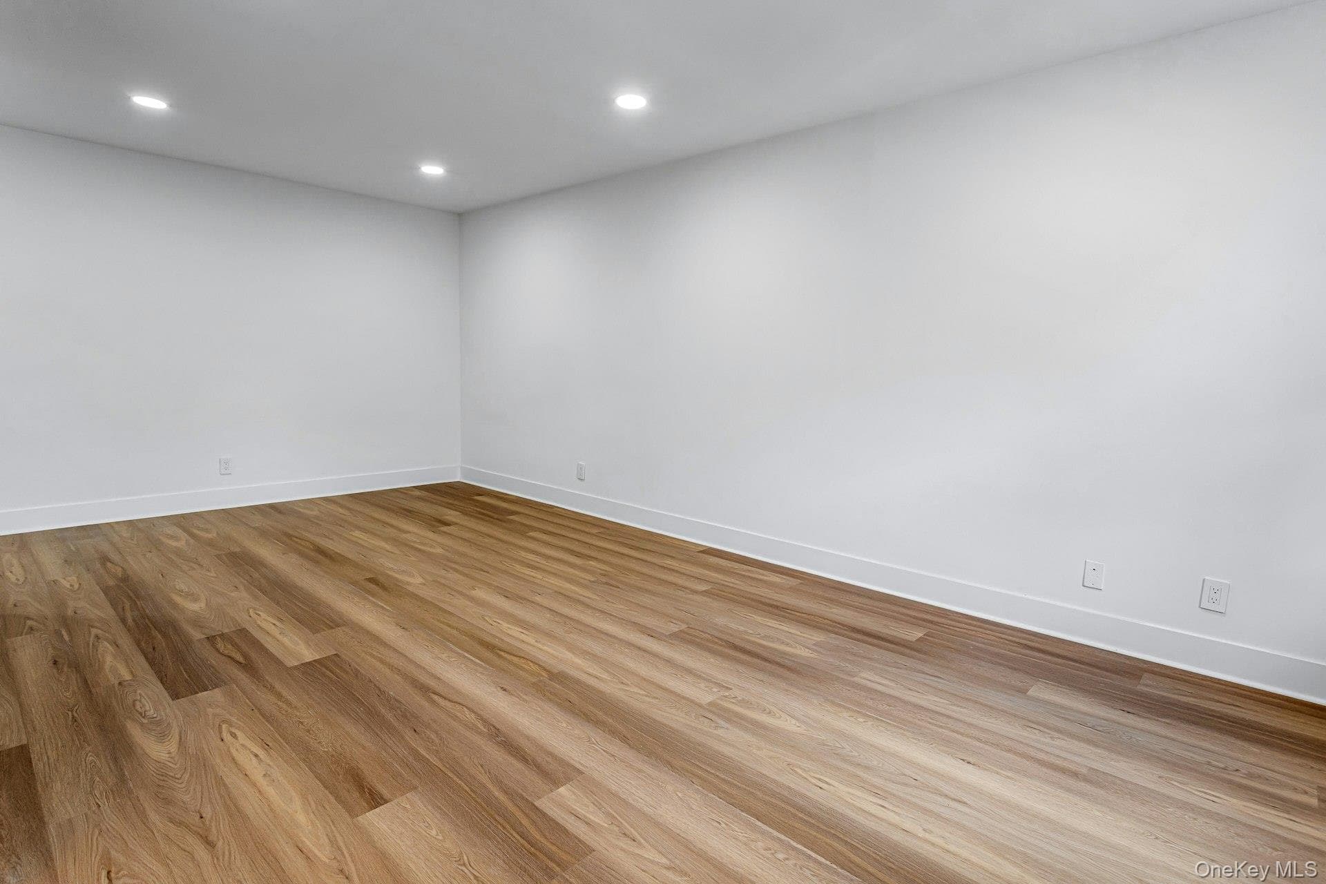 1300 Midland Avenue Unit: A30 thumbnail 16