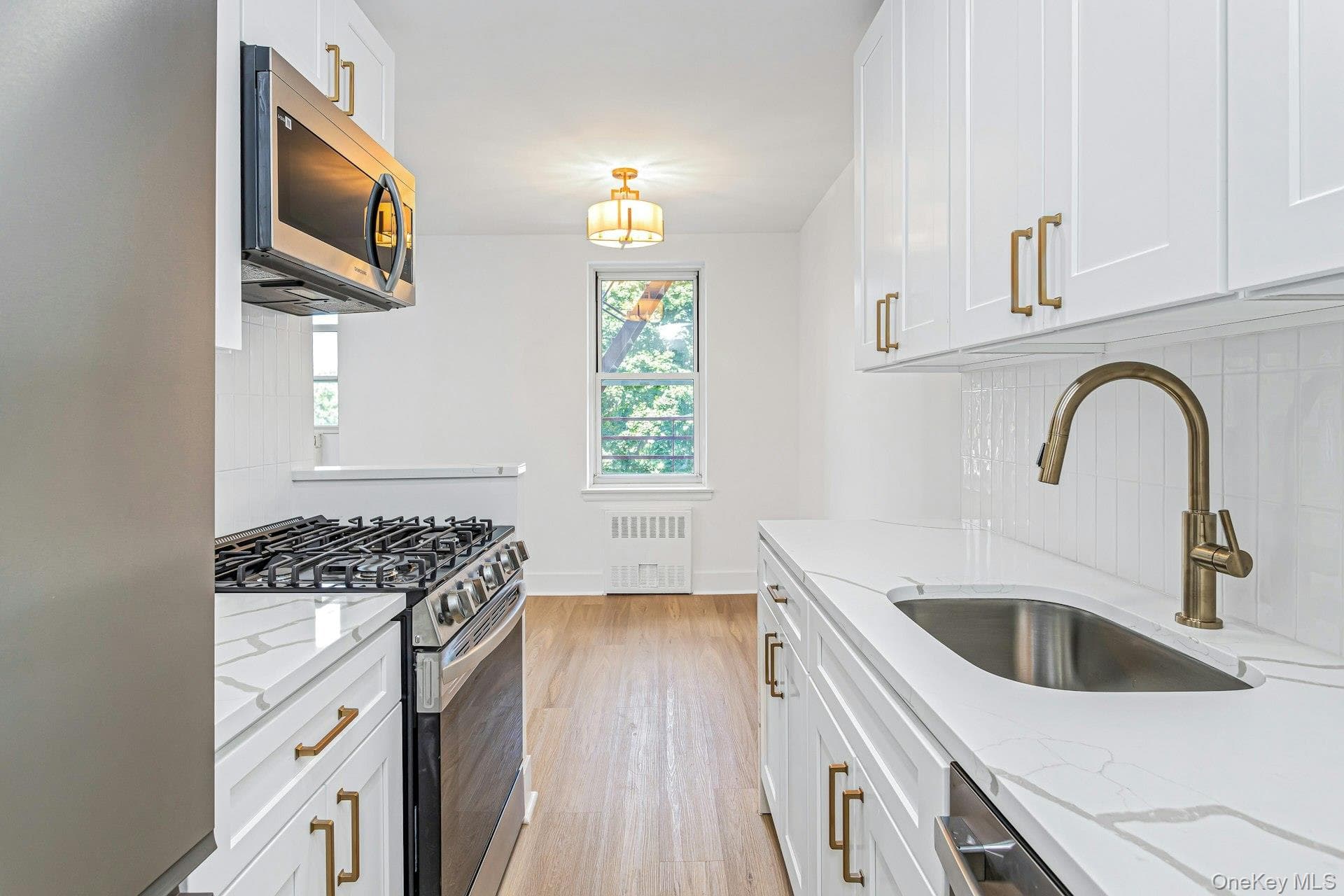 1300 Midland Avenue Unit: A30 thumbnail 5