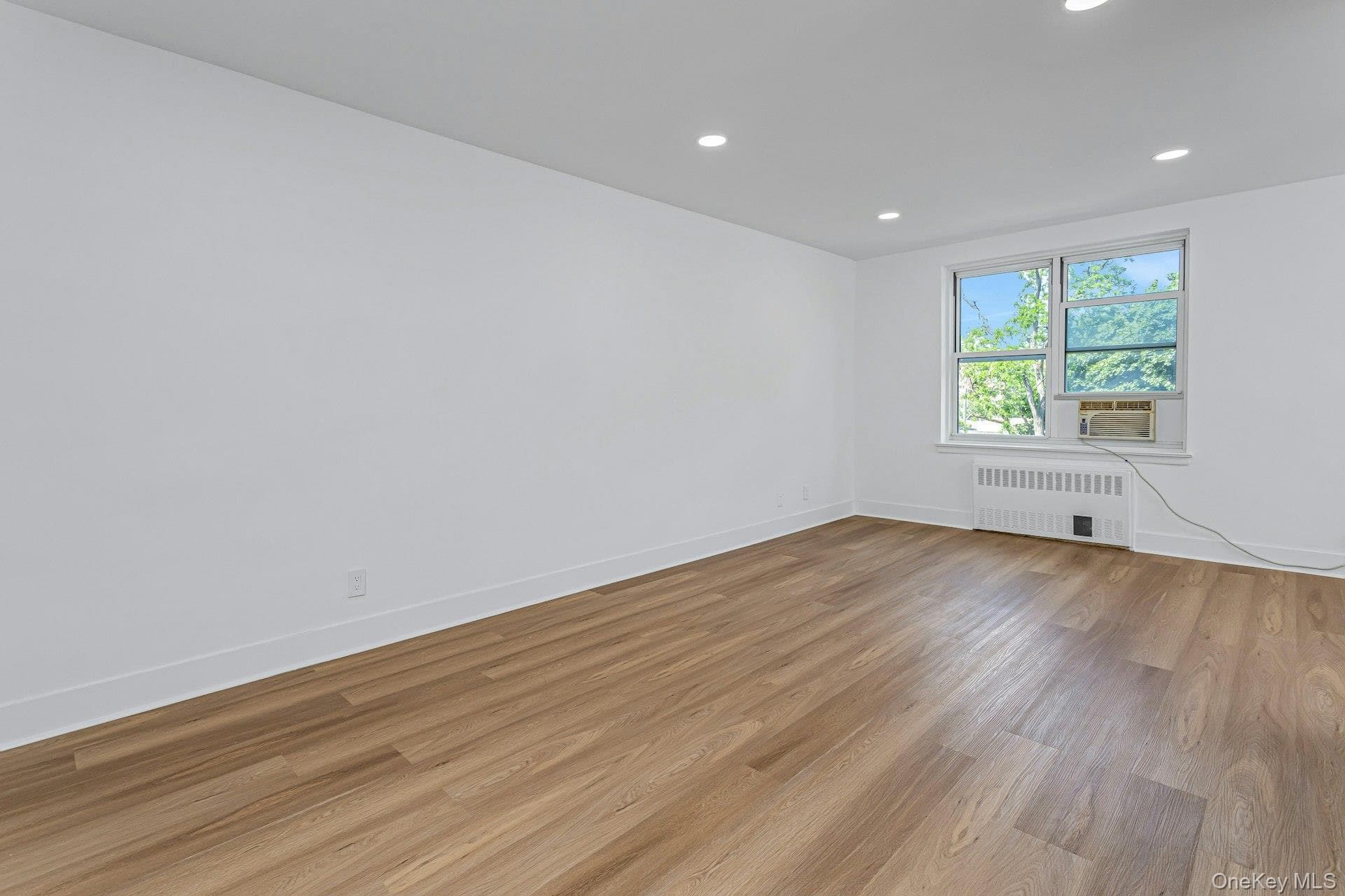 1300 Midland Avenue Unit: A30 thumbnail 11