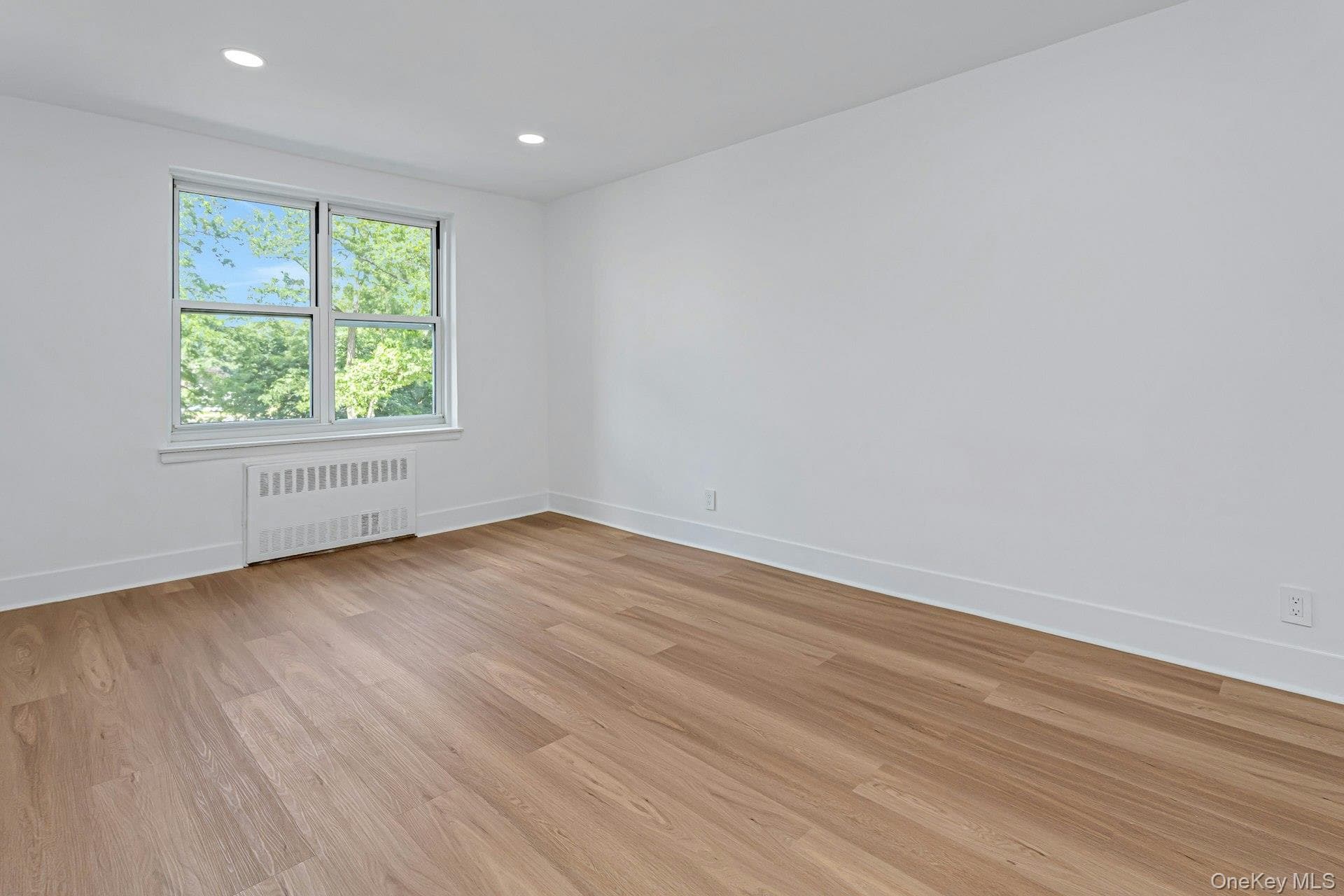 1300 Midland Avenue Unit: A30 thumbnail 17