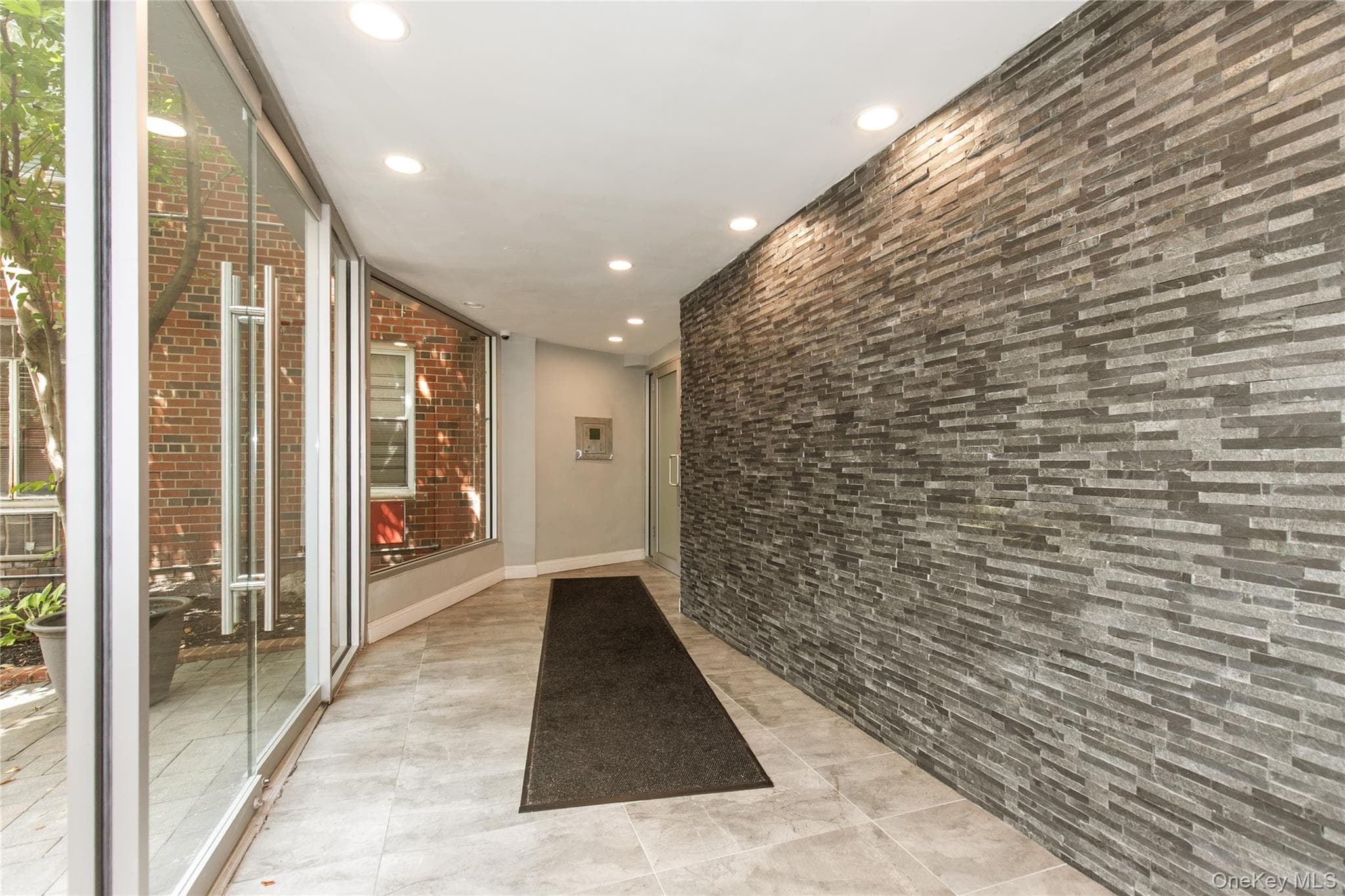 185 Middle Neck RD Unit: 1-L thumbnail 3