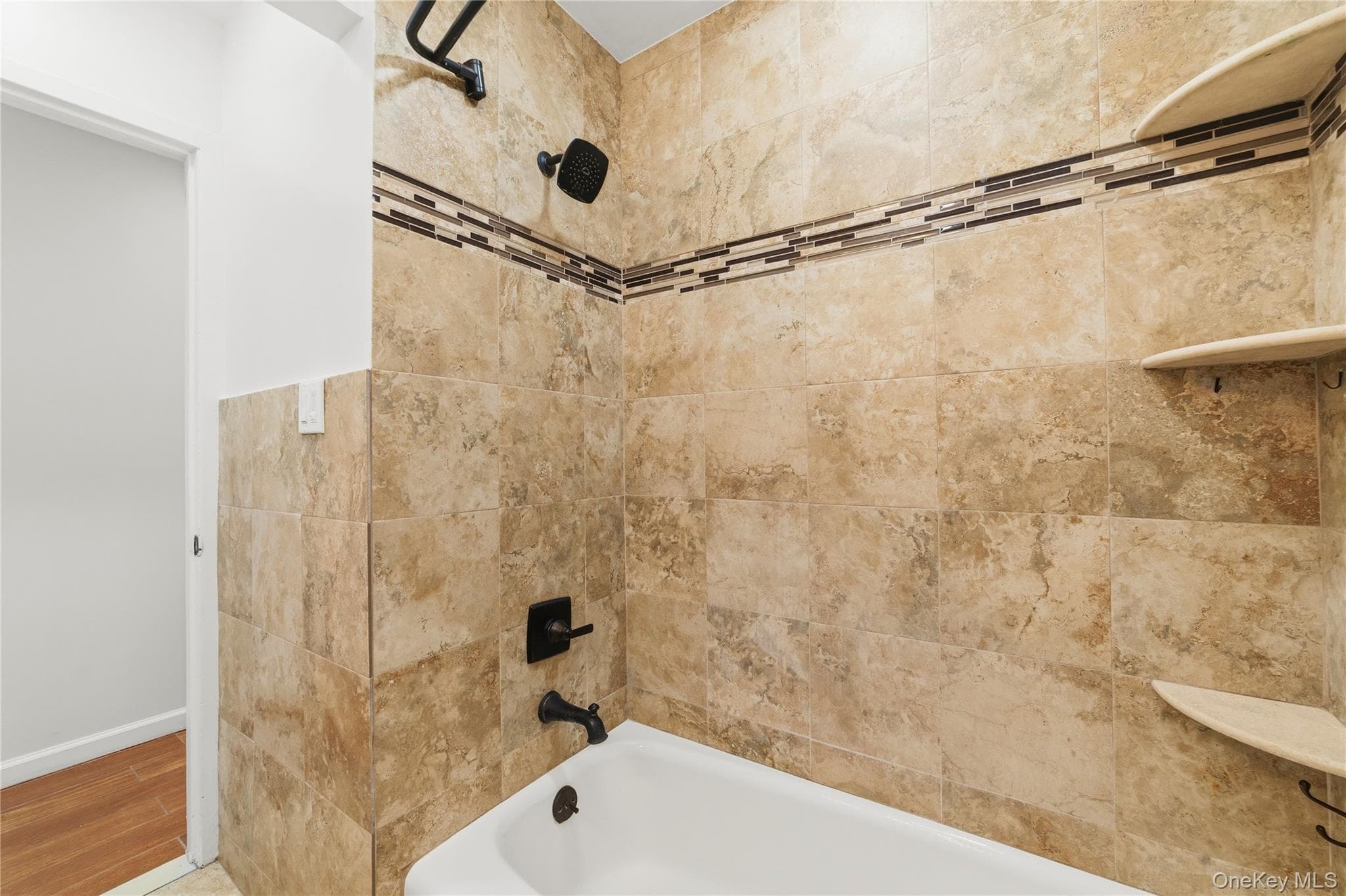 412 Tallwood Drive thumbnail 7
