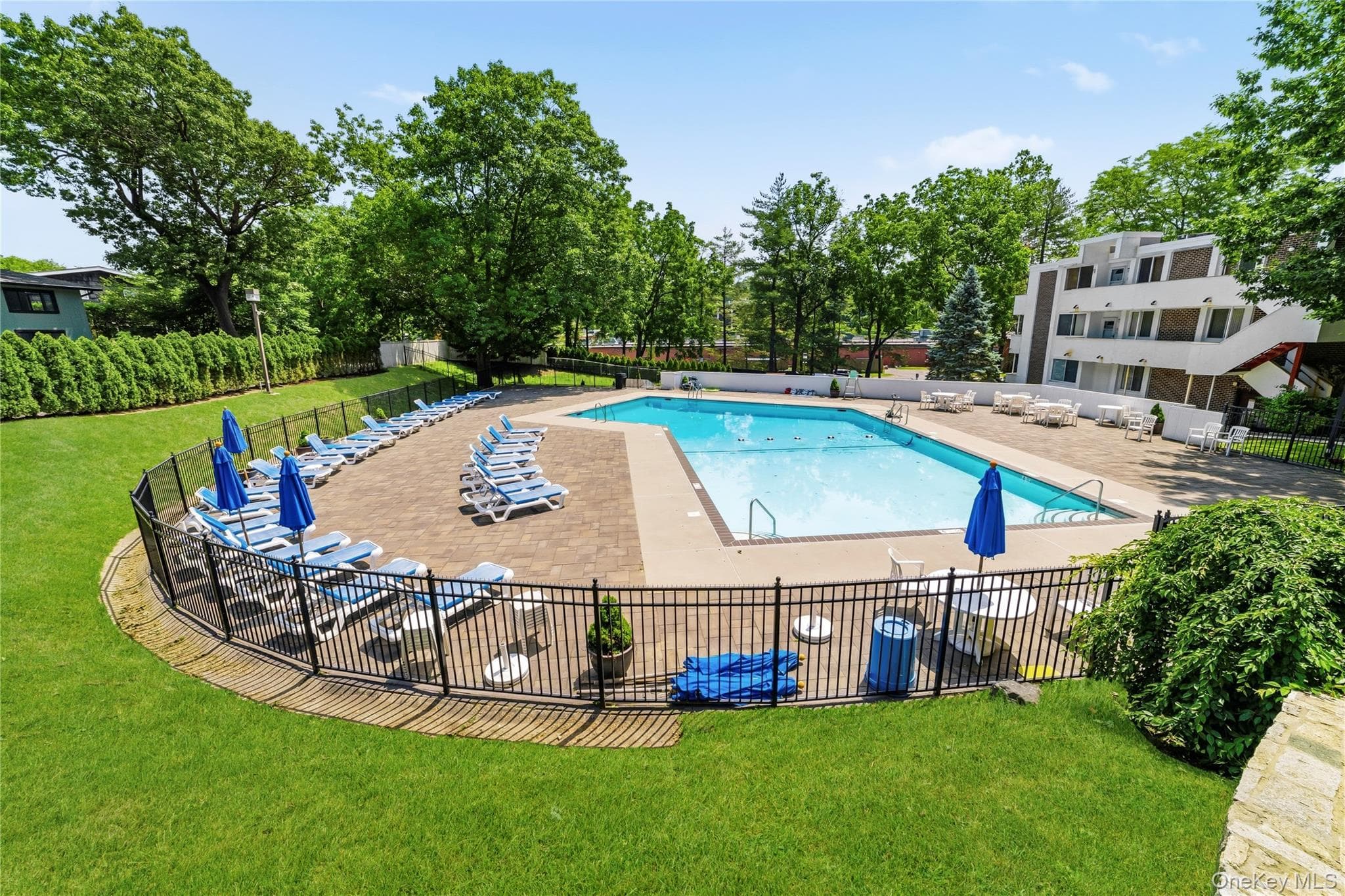 412 Tallwood Drive thumbnail 22