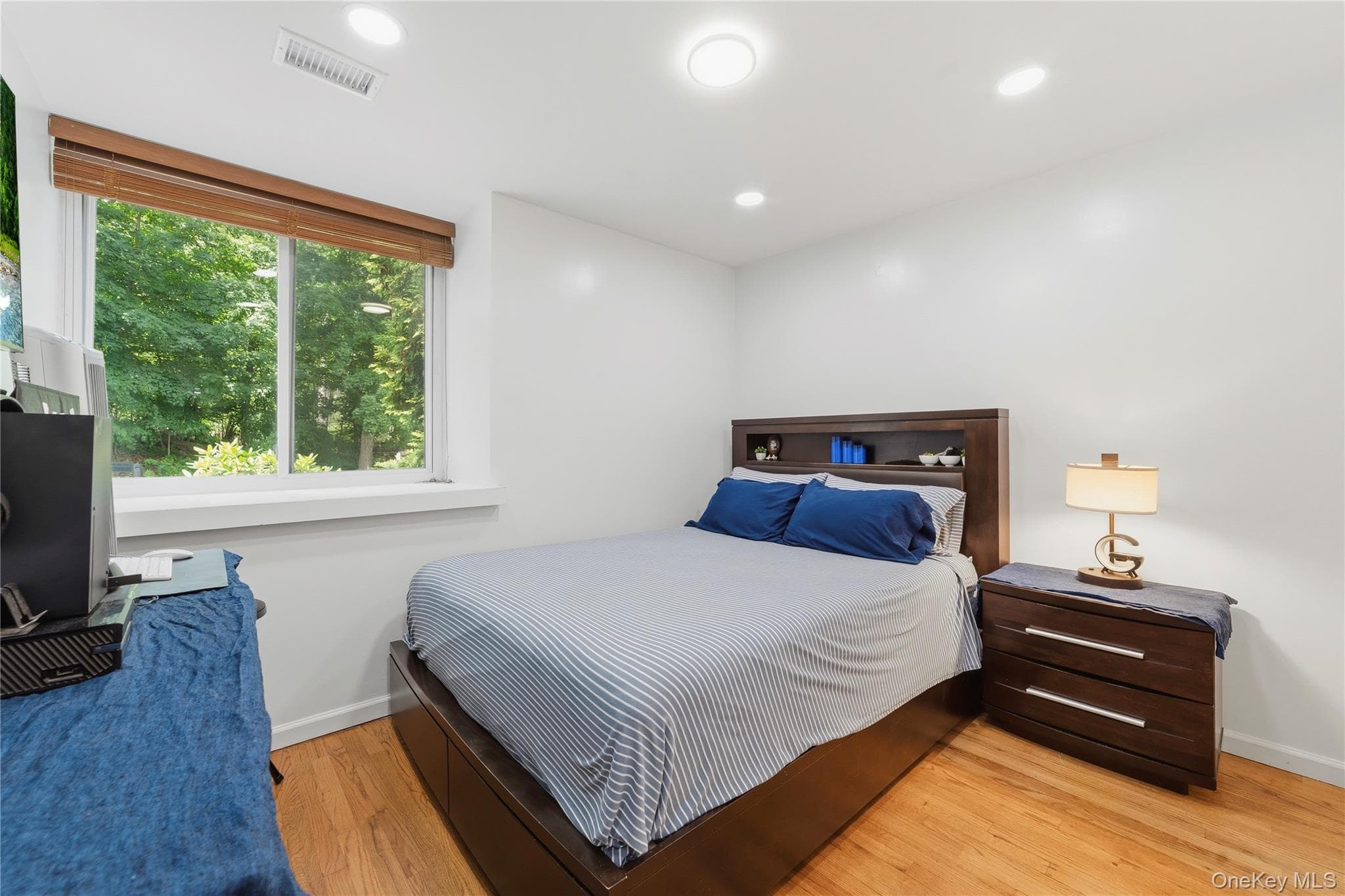 412 Tallwood Drive thumbnail 17