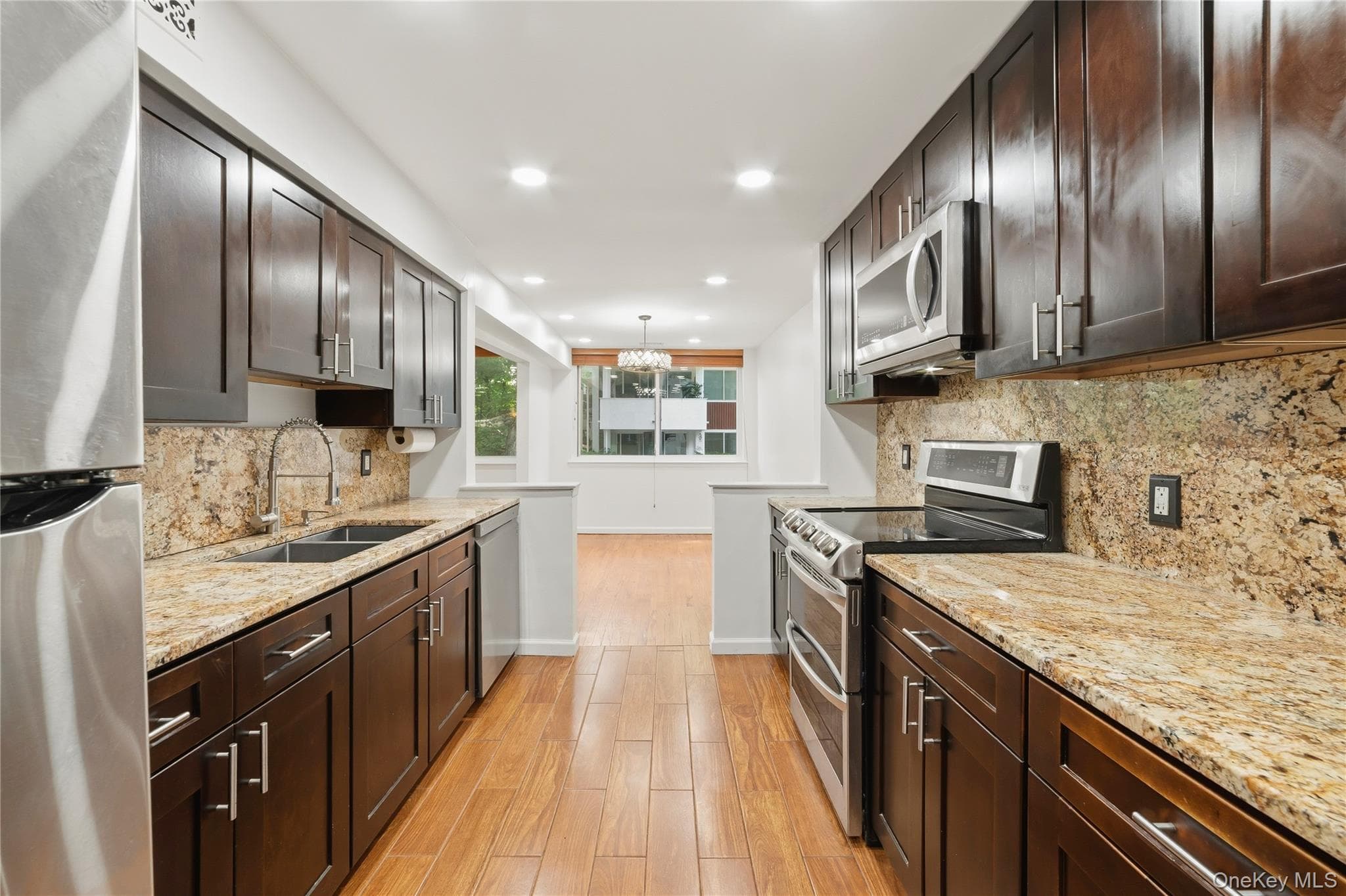 412 Tallwood Drive thumbnail 2