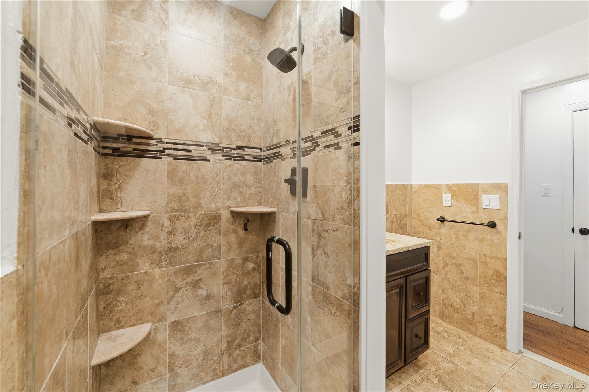 412 Tallwood Drive thumbnail 4