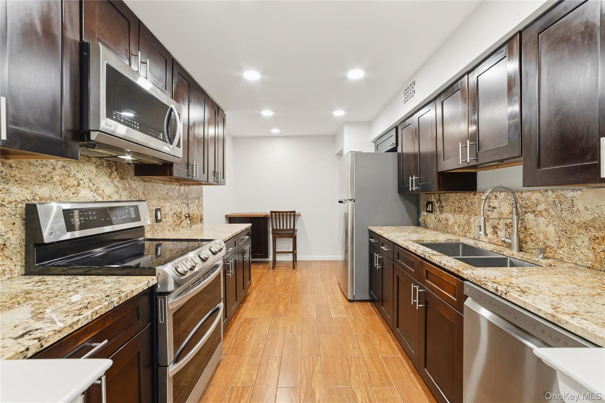 412 Tallwood Drive thumbnail 3