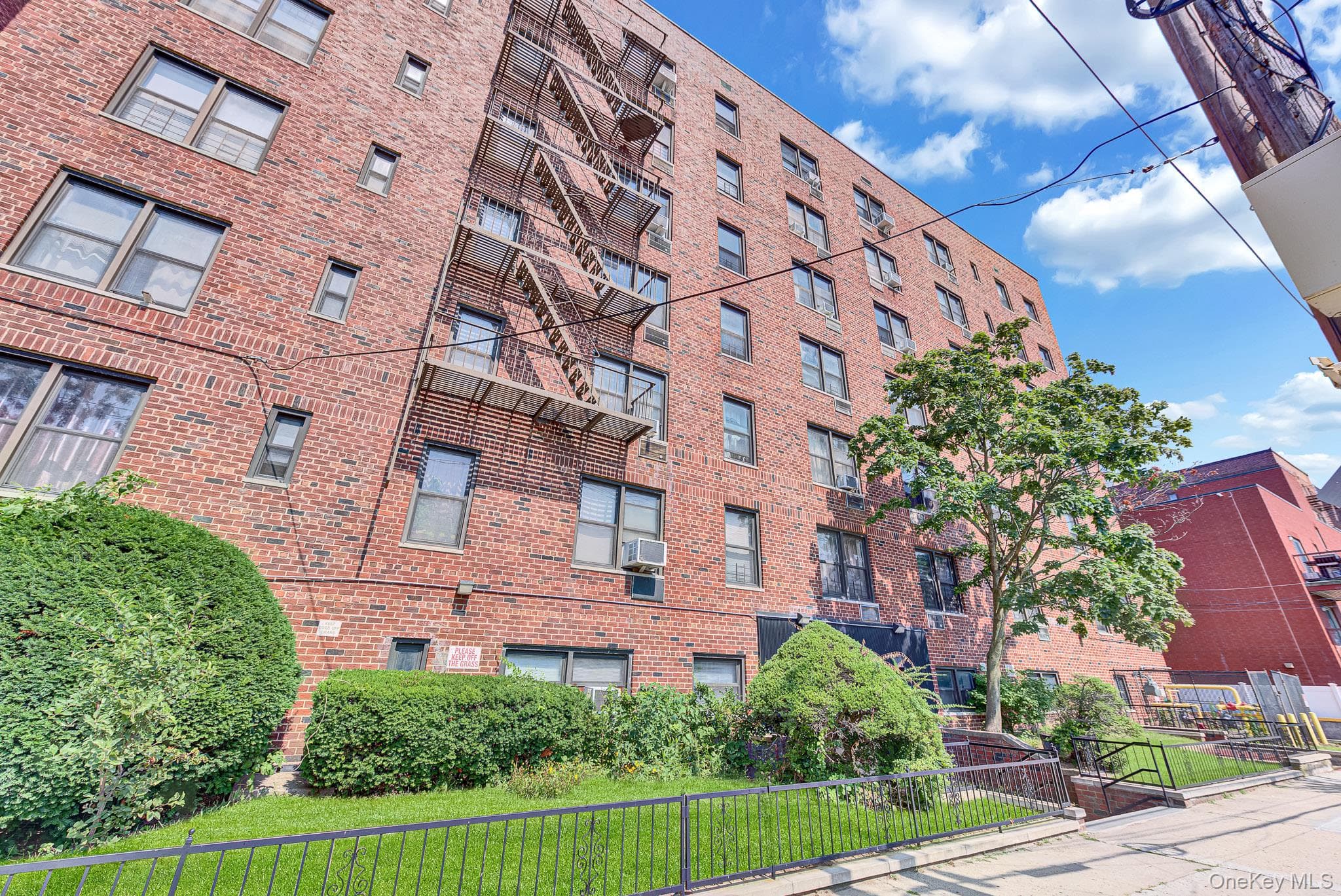 1040 Neilson Street Unit: 3B3 thumbnail 2