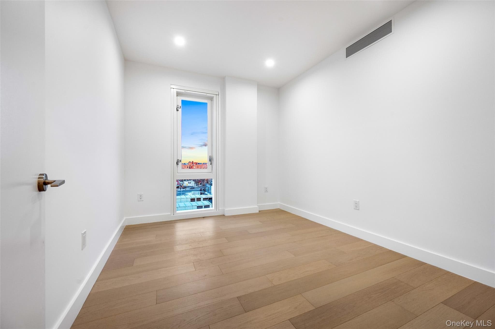 150-02 Northern Boulevard Unit: 6A thumbnail 8