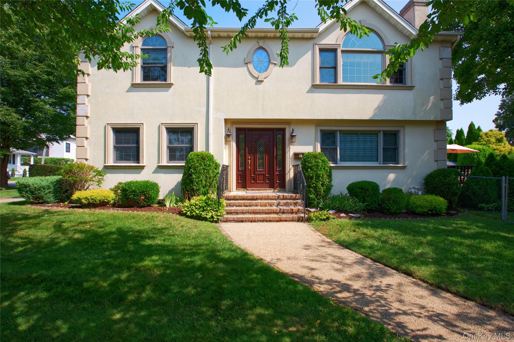 75 Maple Street photo 1