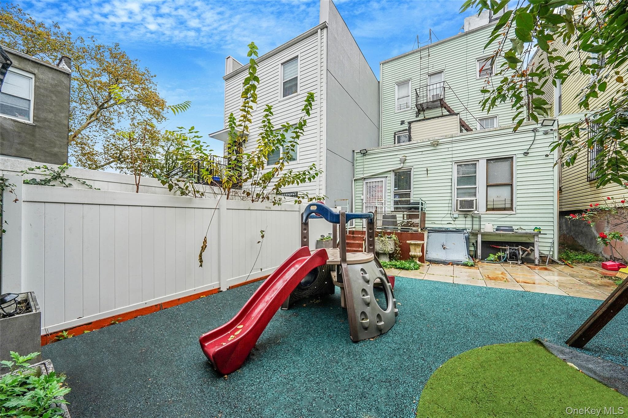852 Blake Avenue thumbnail 38