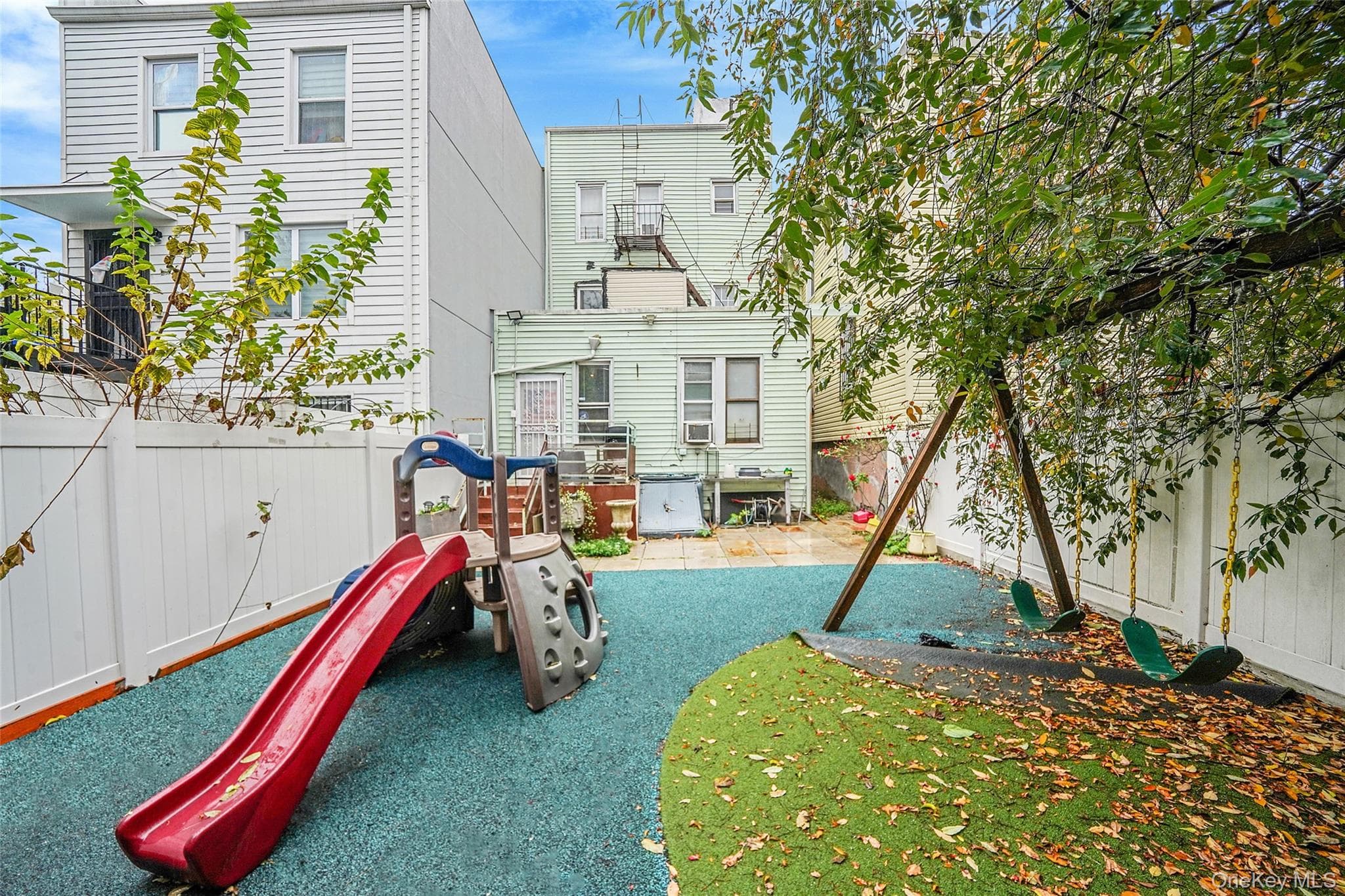 852 Blake Avenue thumbnail 37