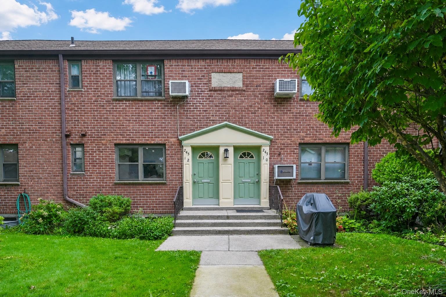 245-12 62 Avenue Unit: 2nd Floor, Douglaston