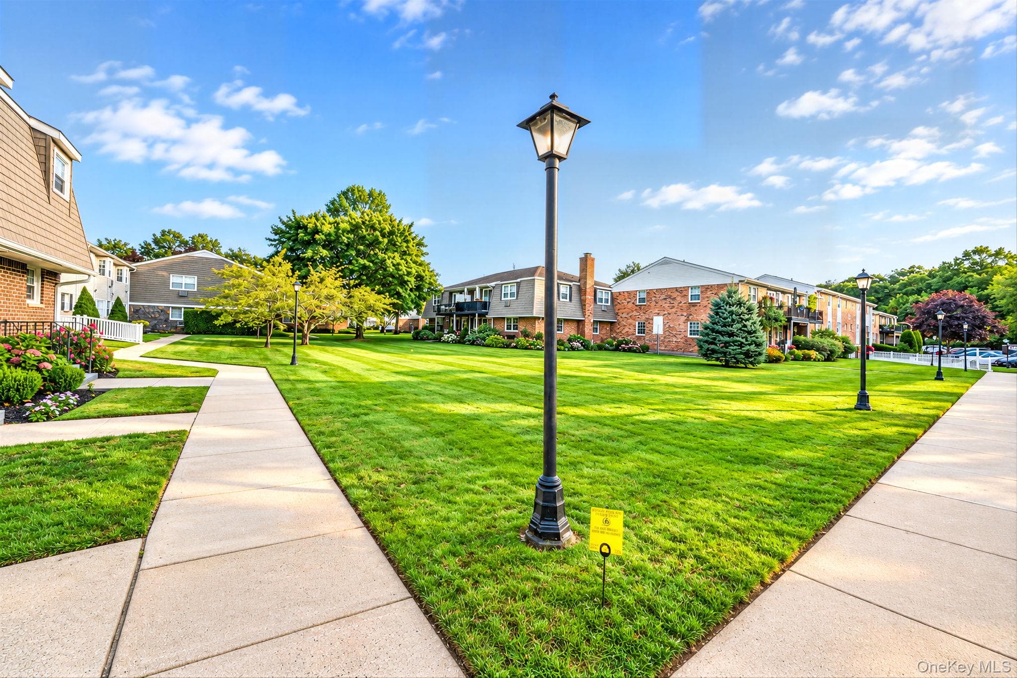 3221 Wilshire Lane LN Unit: 21E thumbnail 2