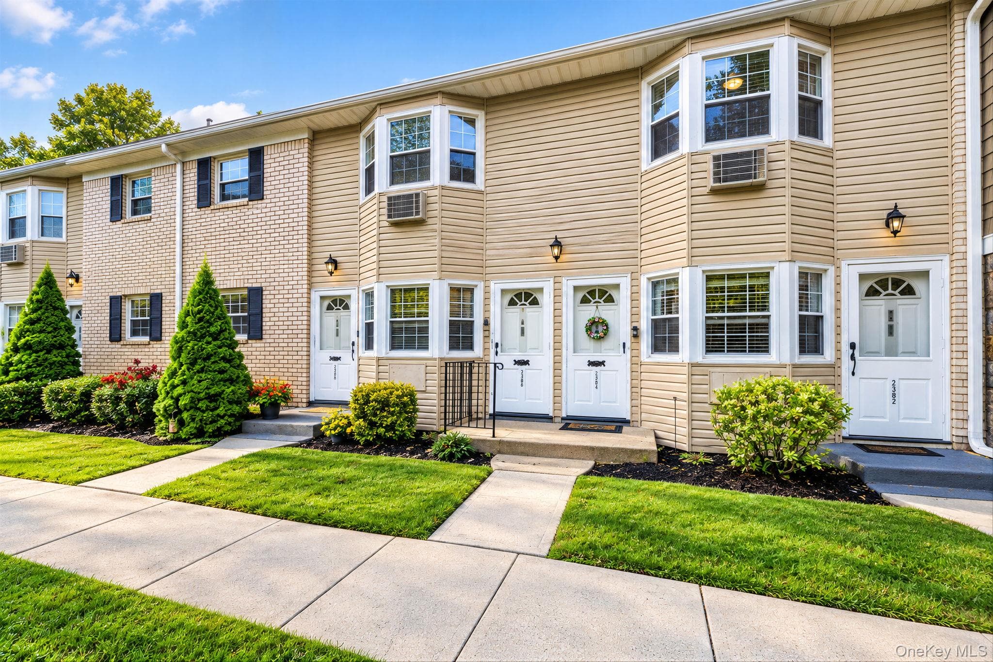 3221 Wilshire Lane LN Unit: 21E, Oakdale