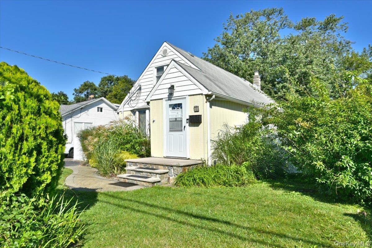 35 Montauk Drive thumbnail 4