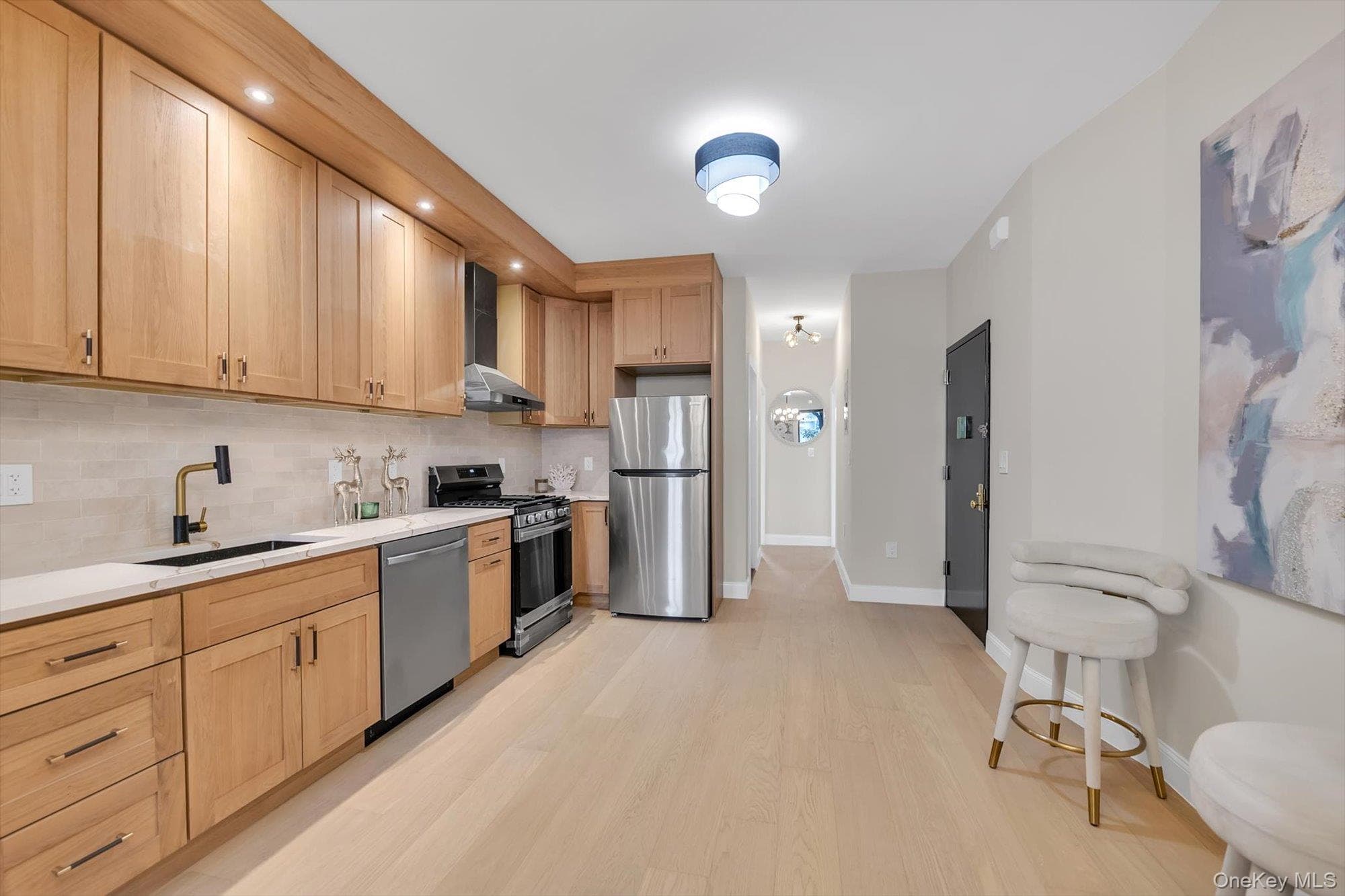 1045 Jefferson Avenue thumbnail 4