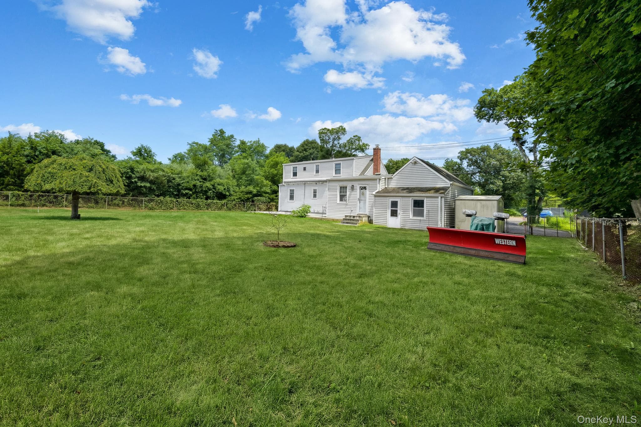 1547 Walt Whitman Road thumbnail 15