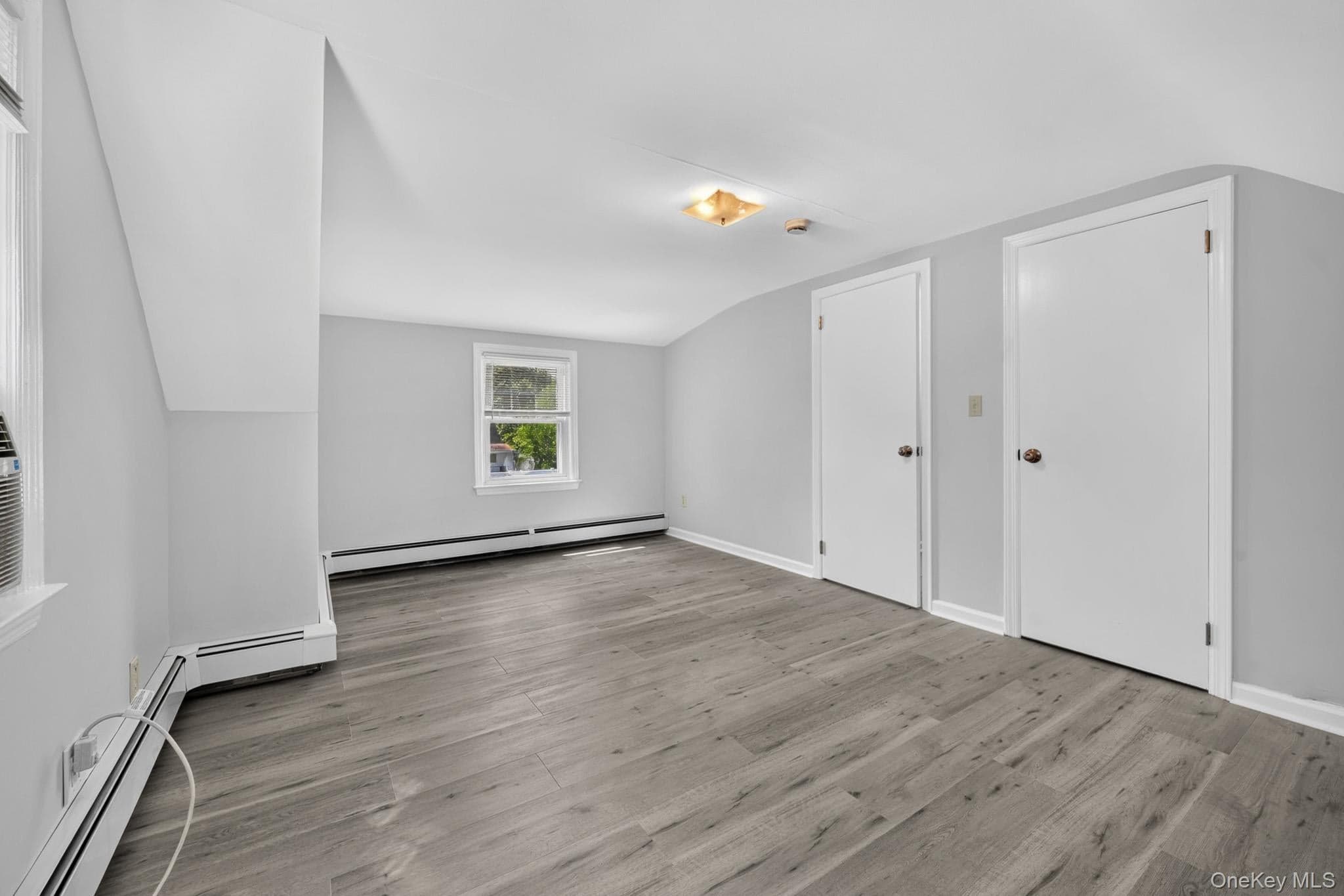 1547 Walt Whitman Road thumbnail 39