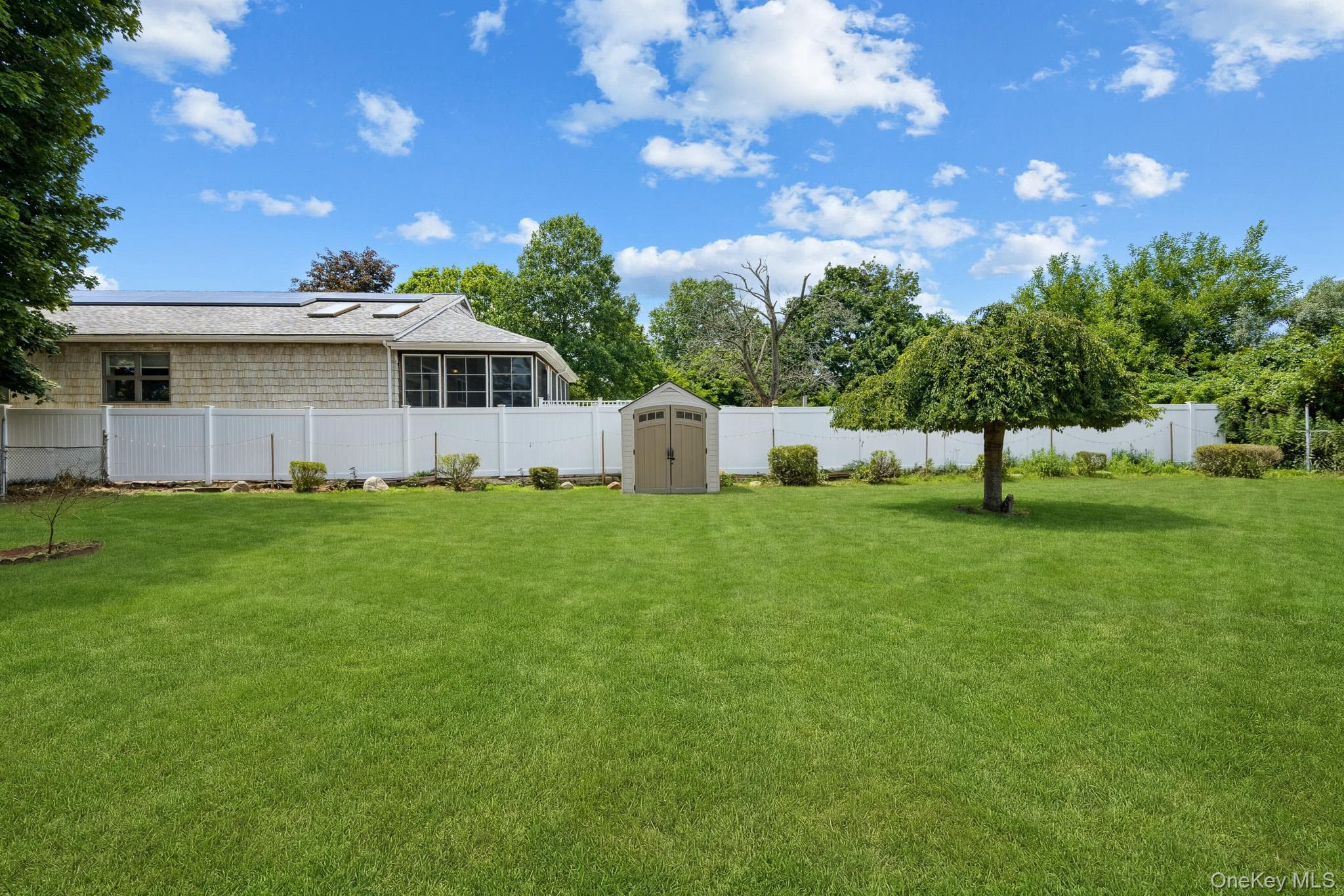 1547 Walt Whitman Road thumbnail 16