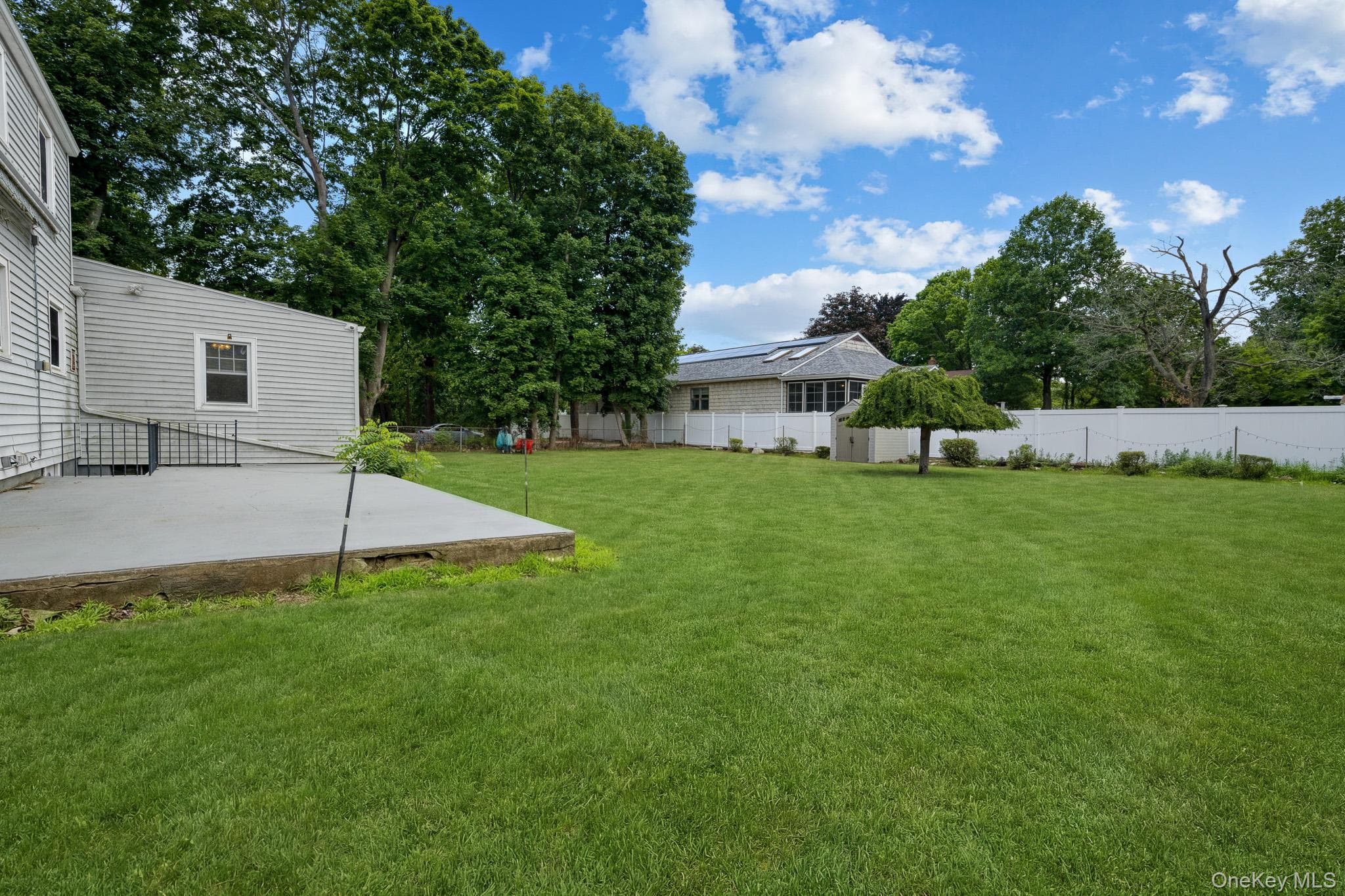 1547 Walt Whitman Road thumbnail 17