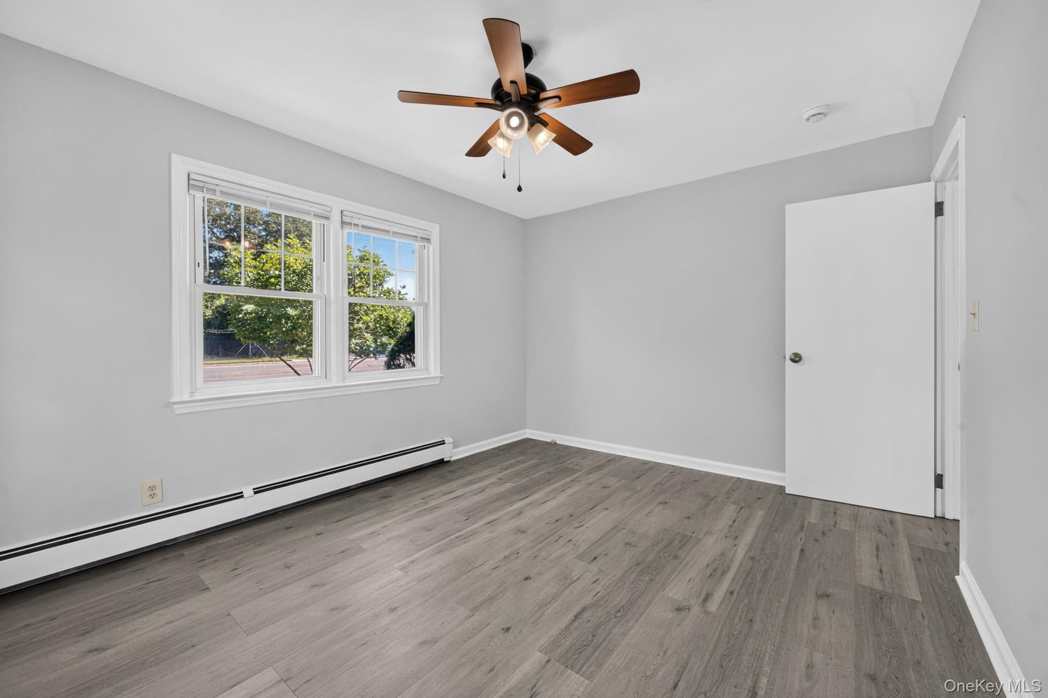 1547 Walt Whitman Road thumbnail 28