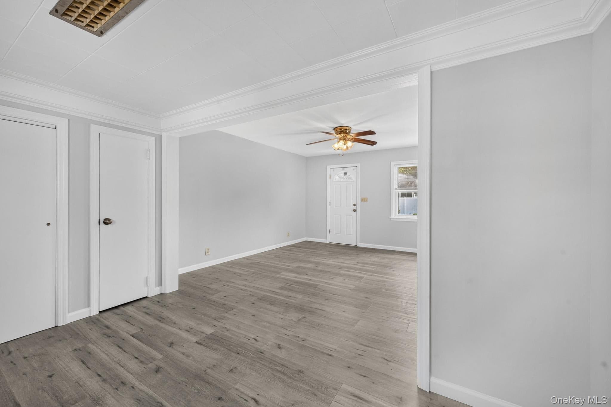 1547 Walt Whitman Road thumbnail 21