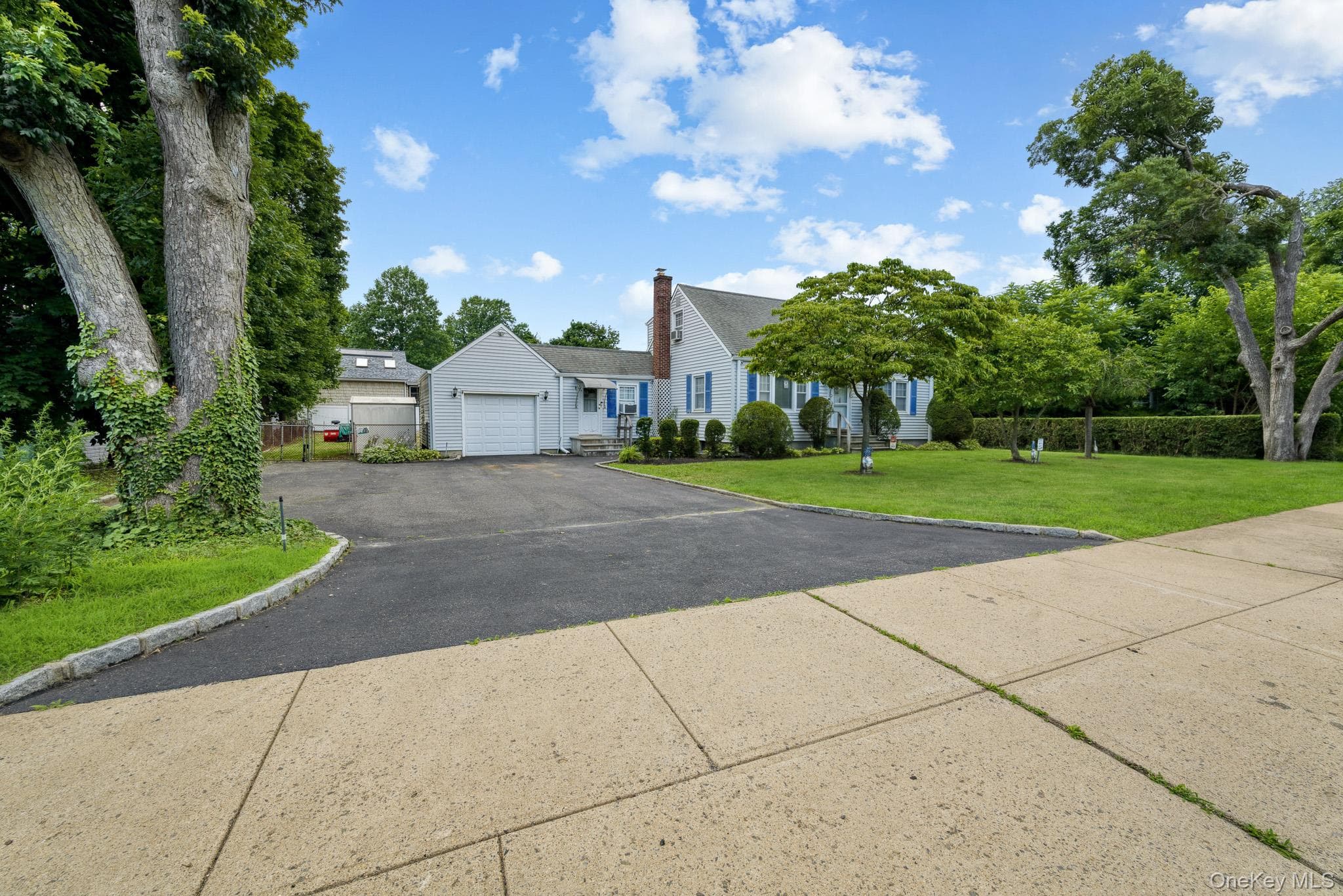 1547 Walt Whitman Road thumbnail 2