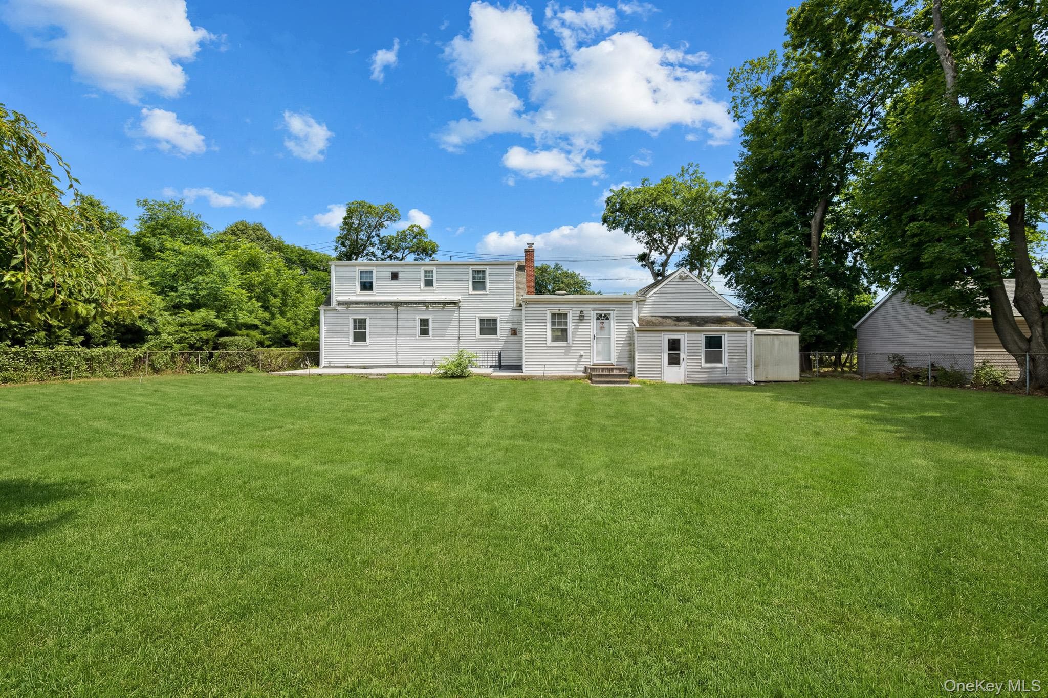 1547 Walt Whitman Road thumbnail 3
