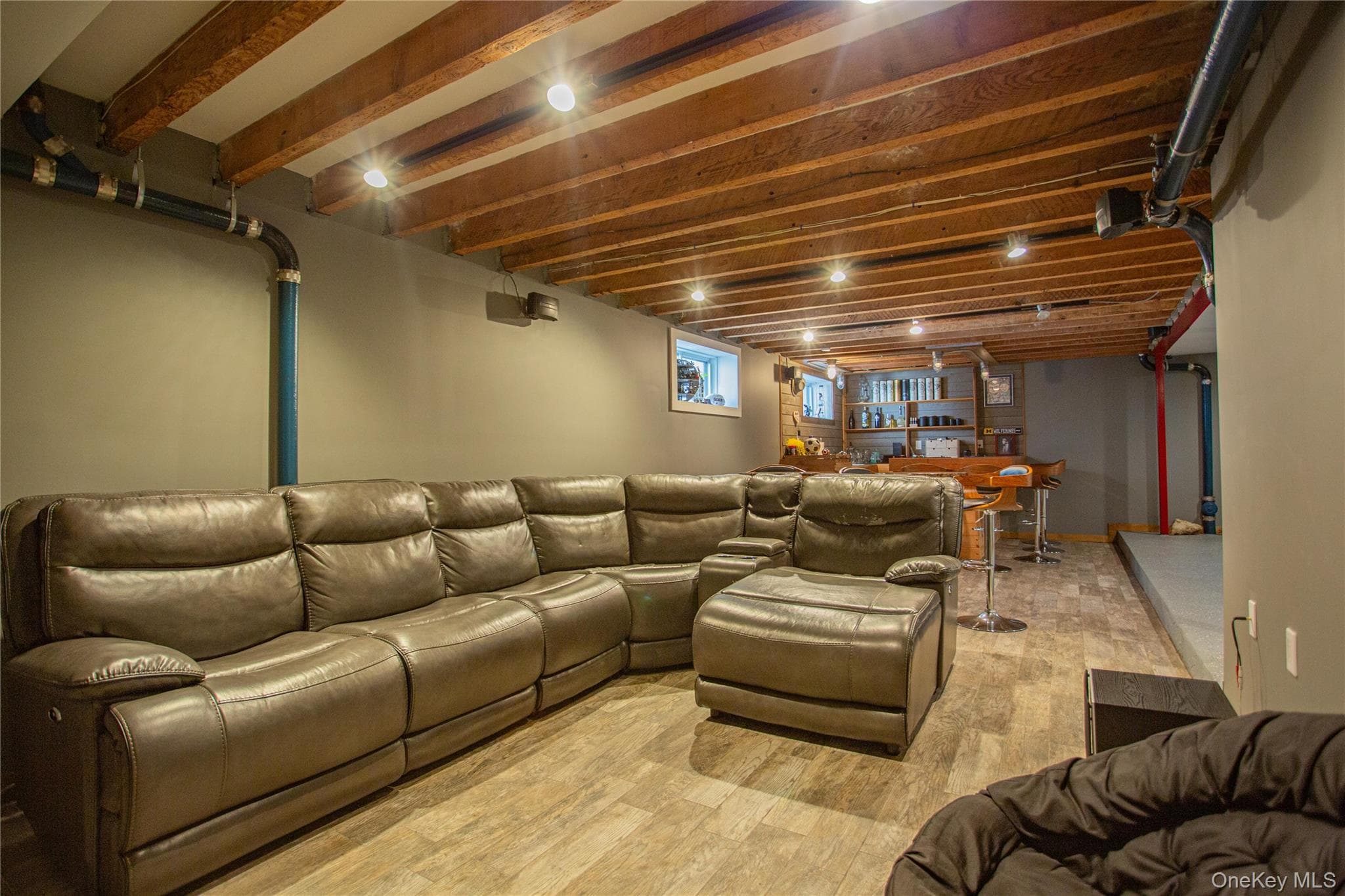 165 W Walnut Street thumbnail 33