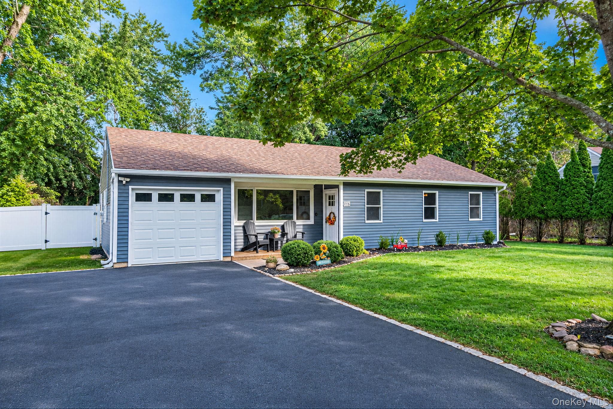 105 Raynor Road photo 1