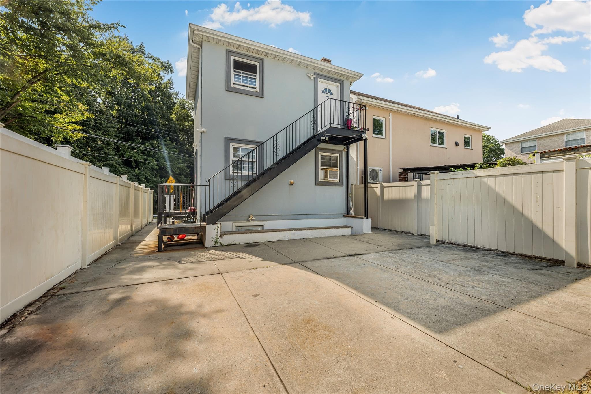 2573 Pelham Bay Park thumbnail 18