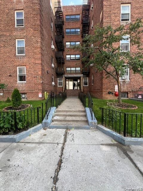 64-74 Saunders Street Unit: 1E thumbnail 2