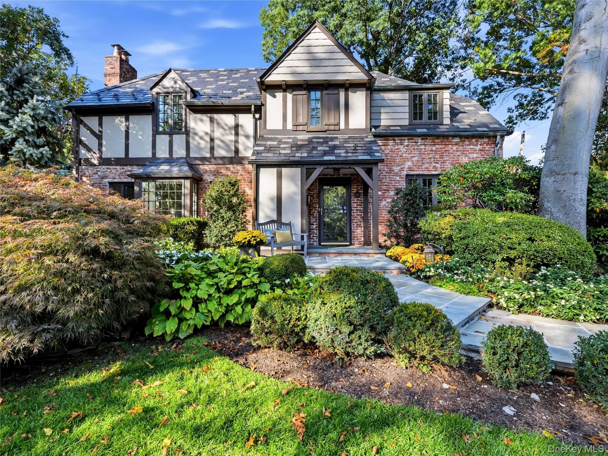 403 Ryder Road, Manhasset
