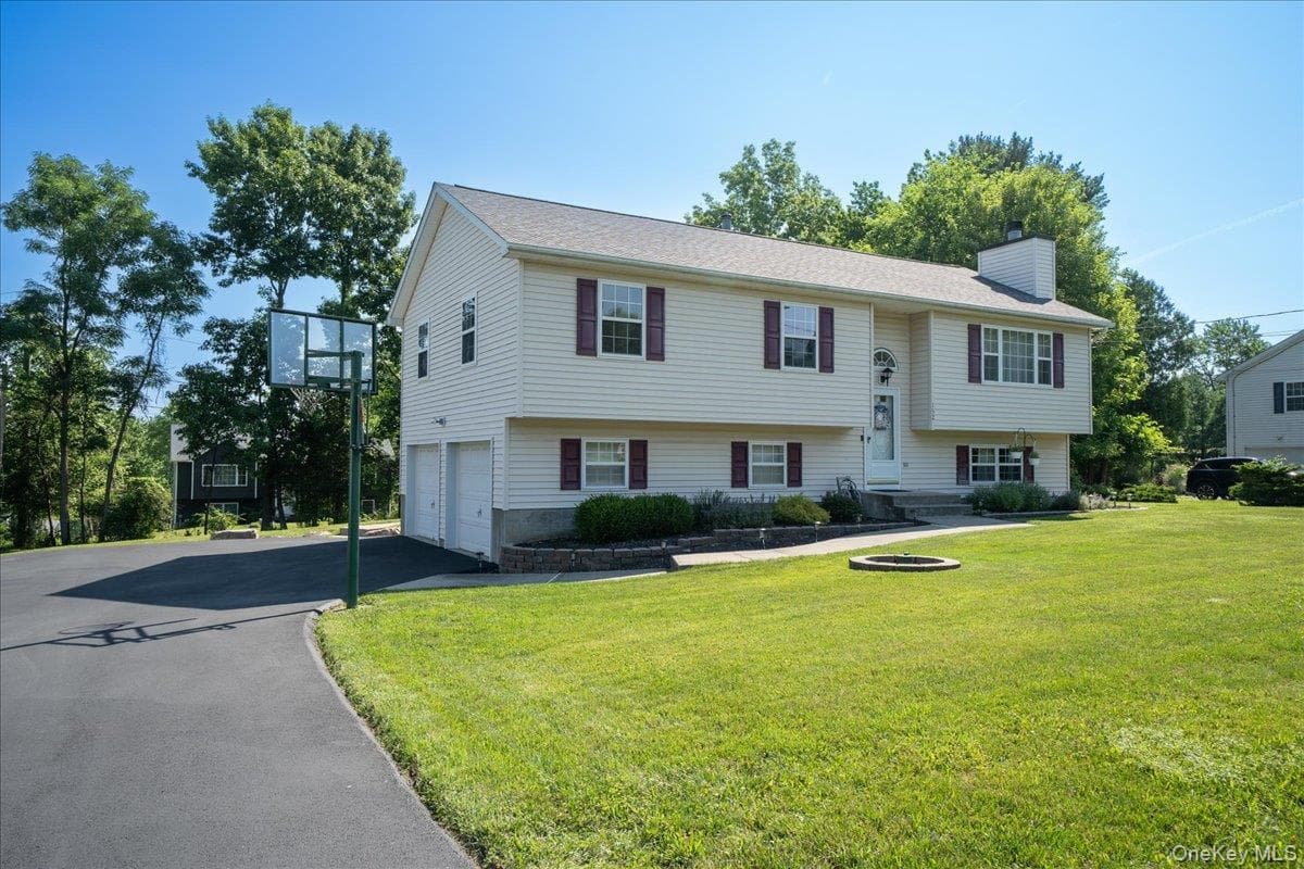 152 Highland Avenue, Monroe