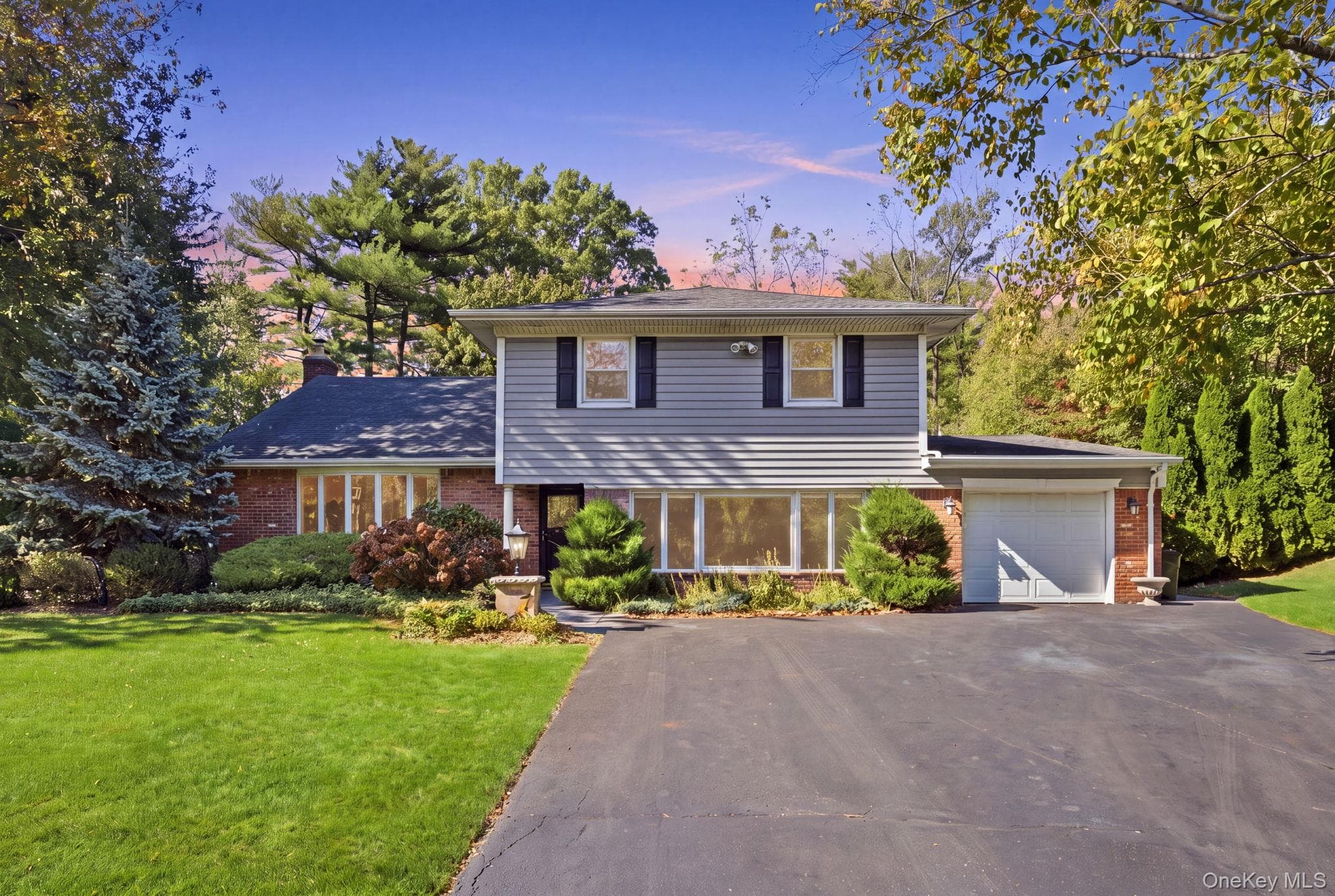 14 Fairway Drive, Great Neck