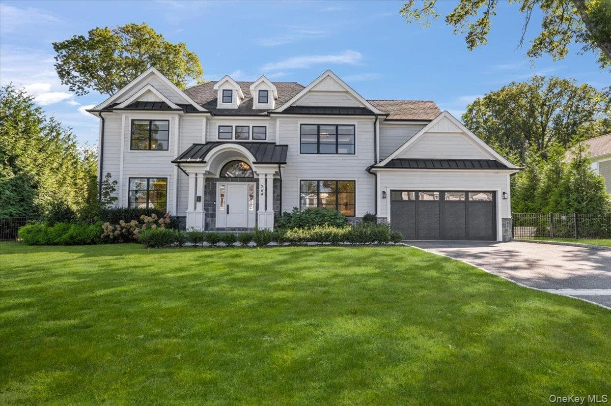 264 Northwoods Road, Manhasset