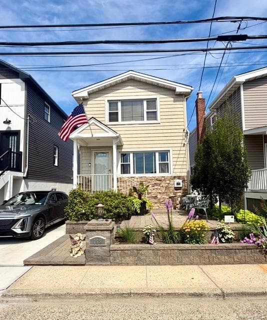 159 Sportsmans Avenue, Freeport