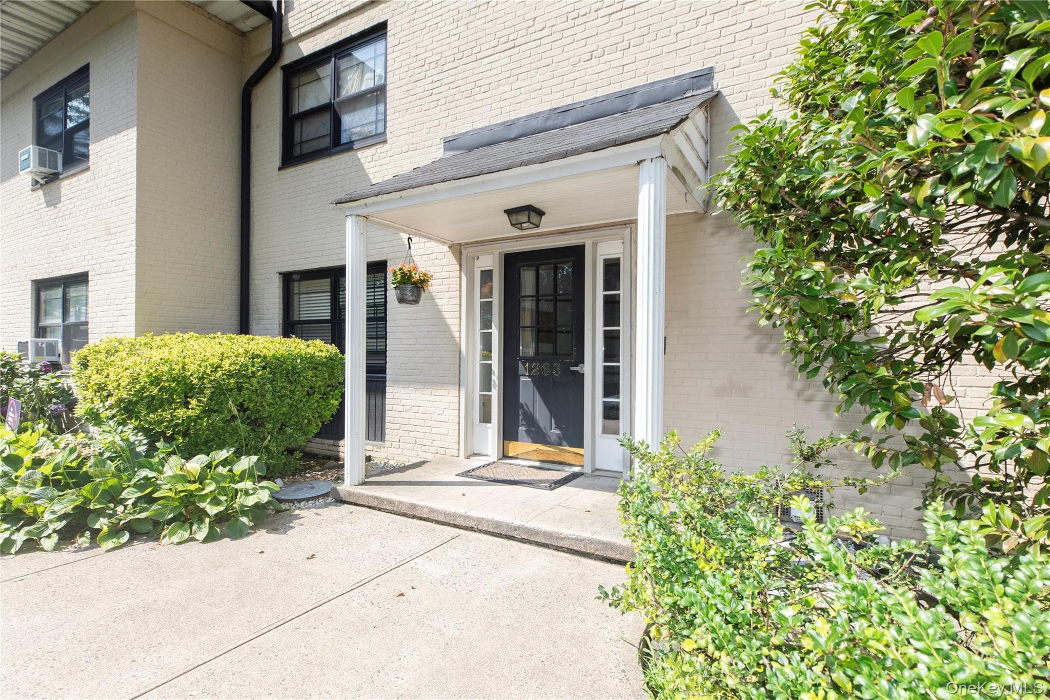 1263 California Road Unit: 2R, Eastchester