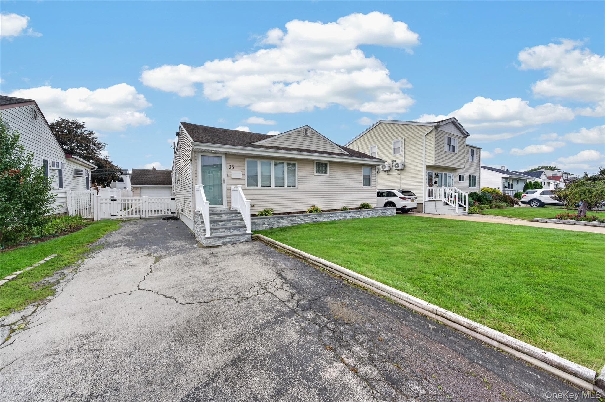 33 Hubbard Avenue, Freeport