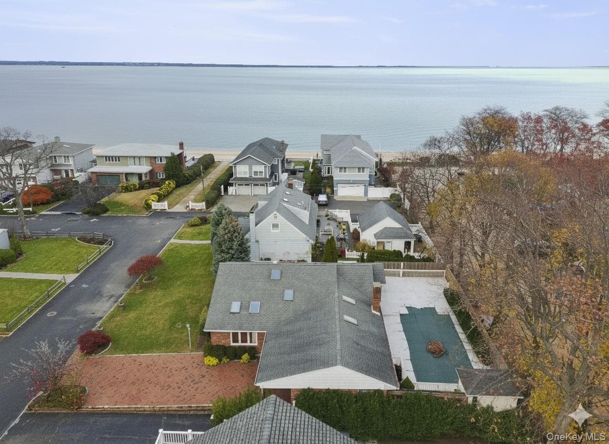 9 Oak Shore Drive, Bayville