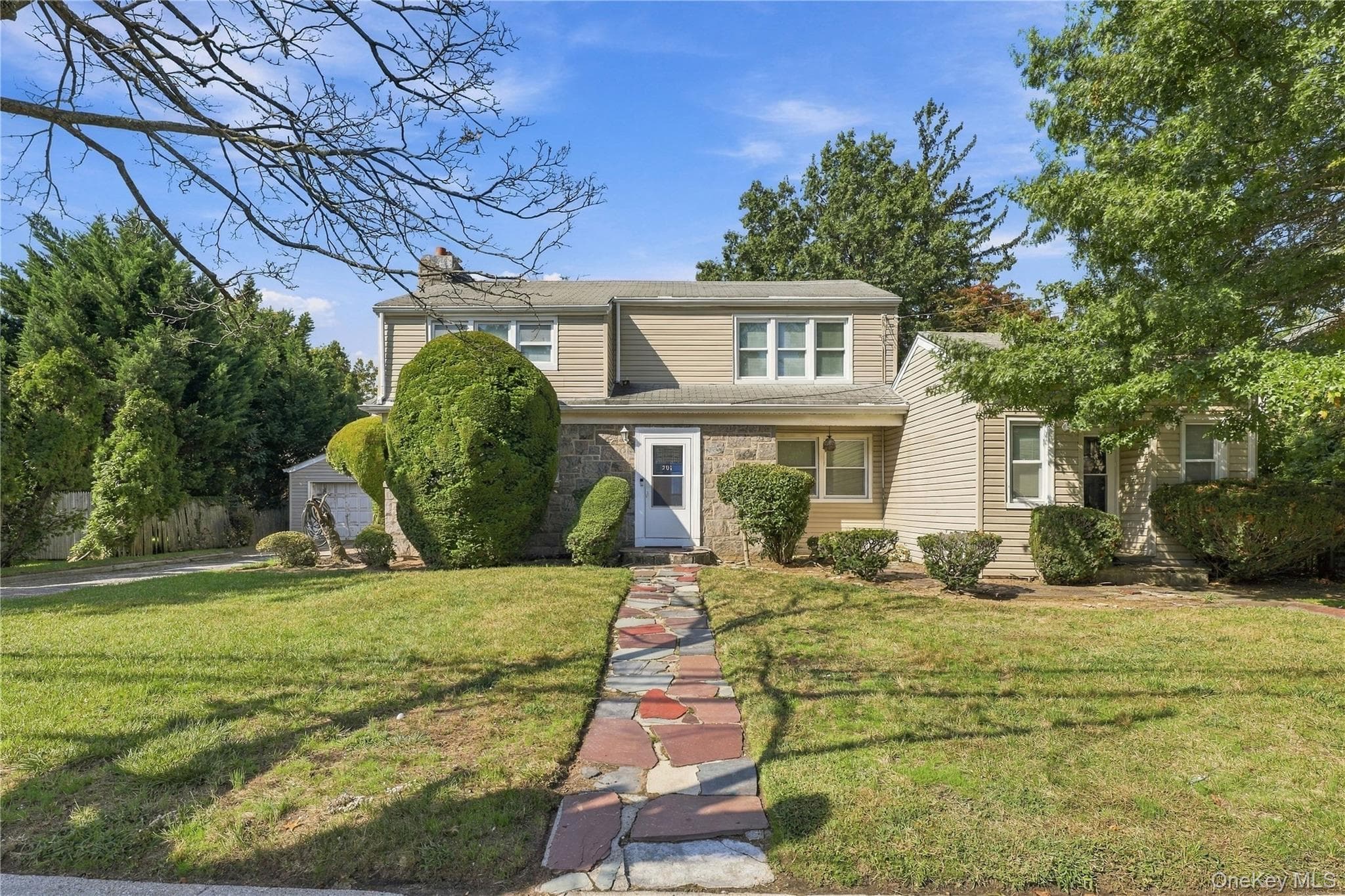 201 Hempstead Avenue, Malverne